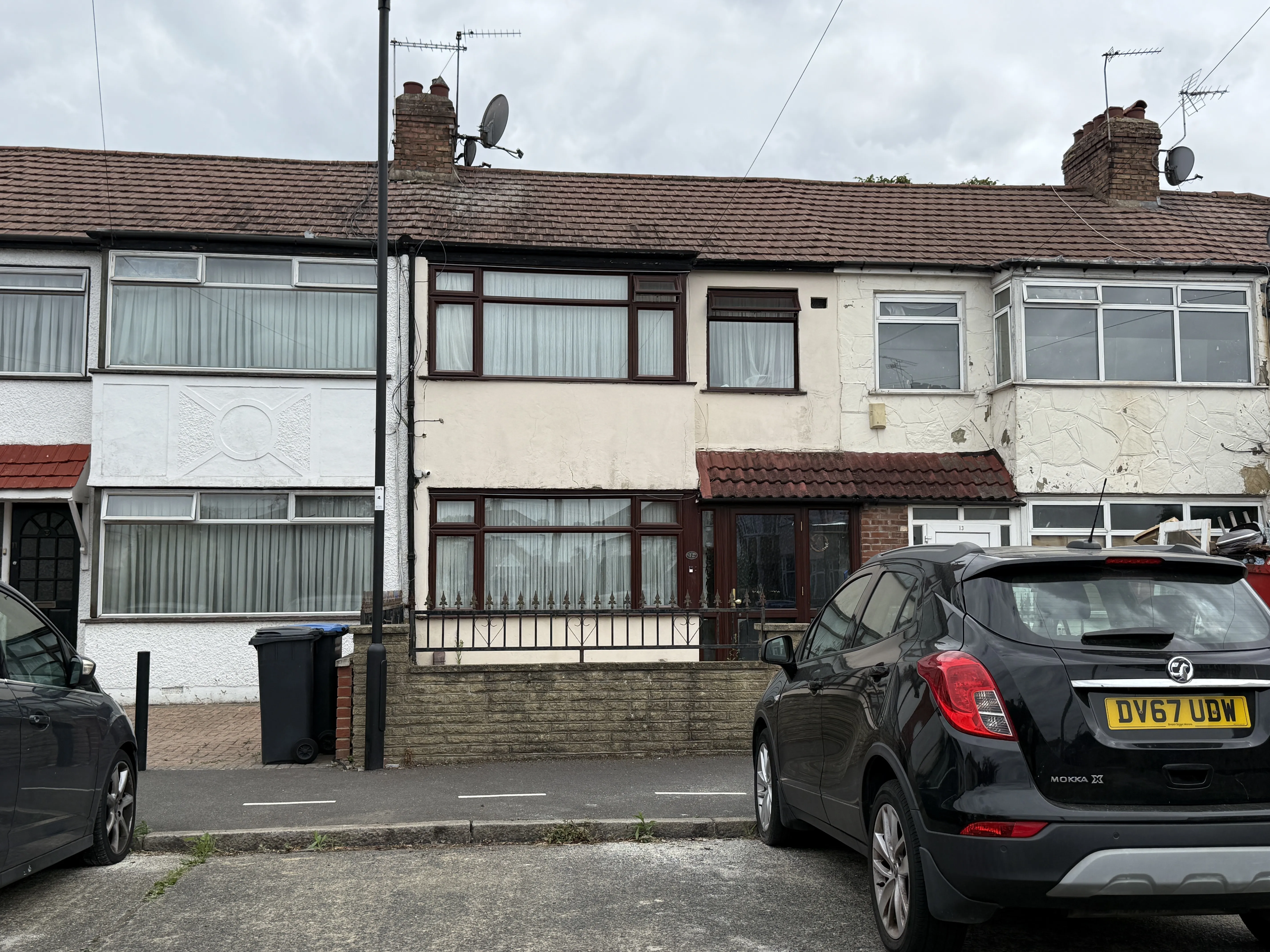 INVESTMENT - Freehold Mid Terrace House