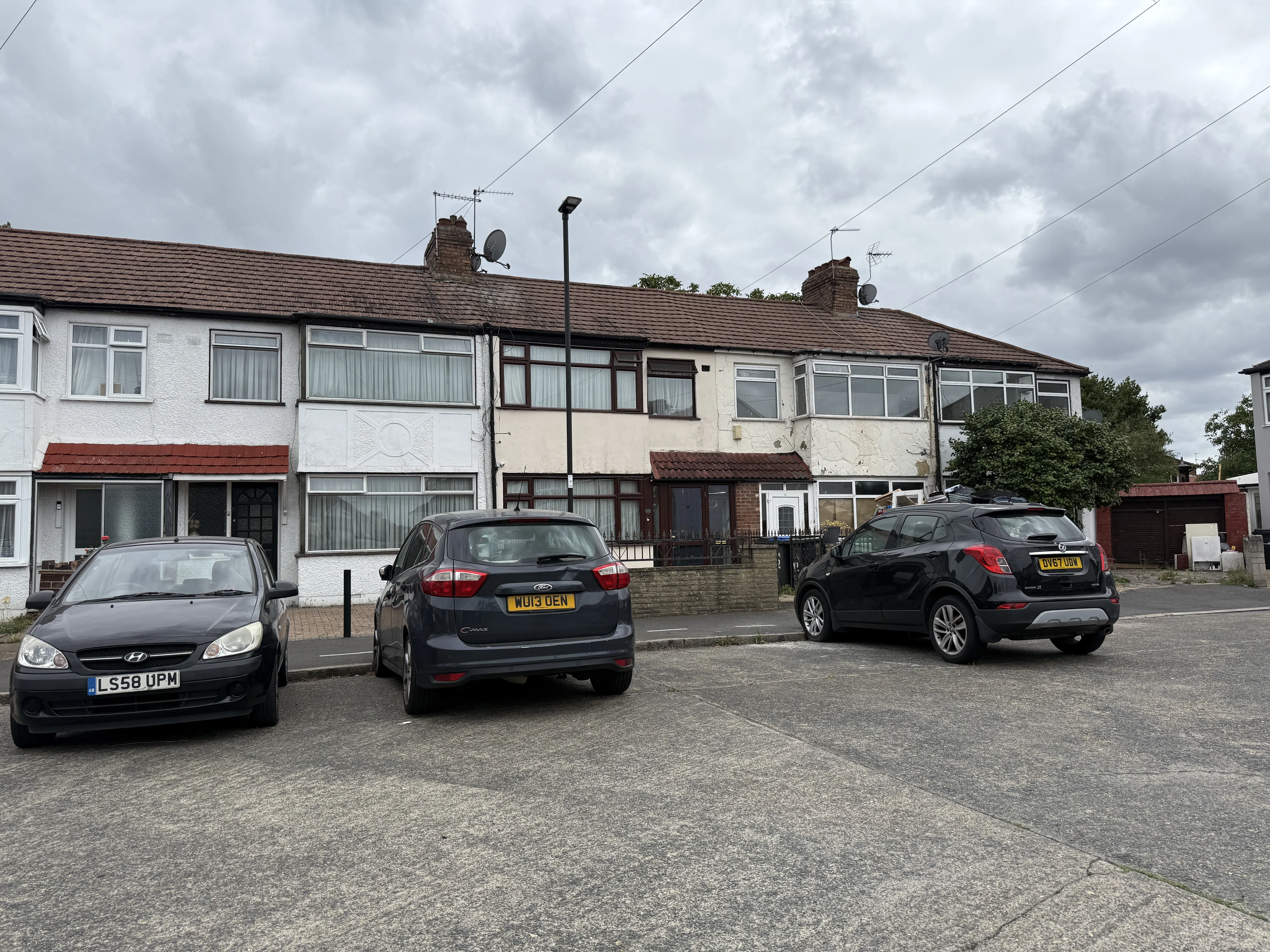 INVESTMENT - Freehold Mid Terrace House
