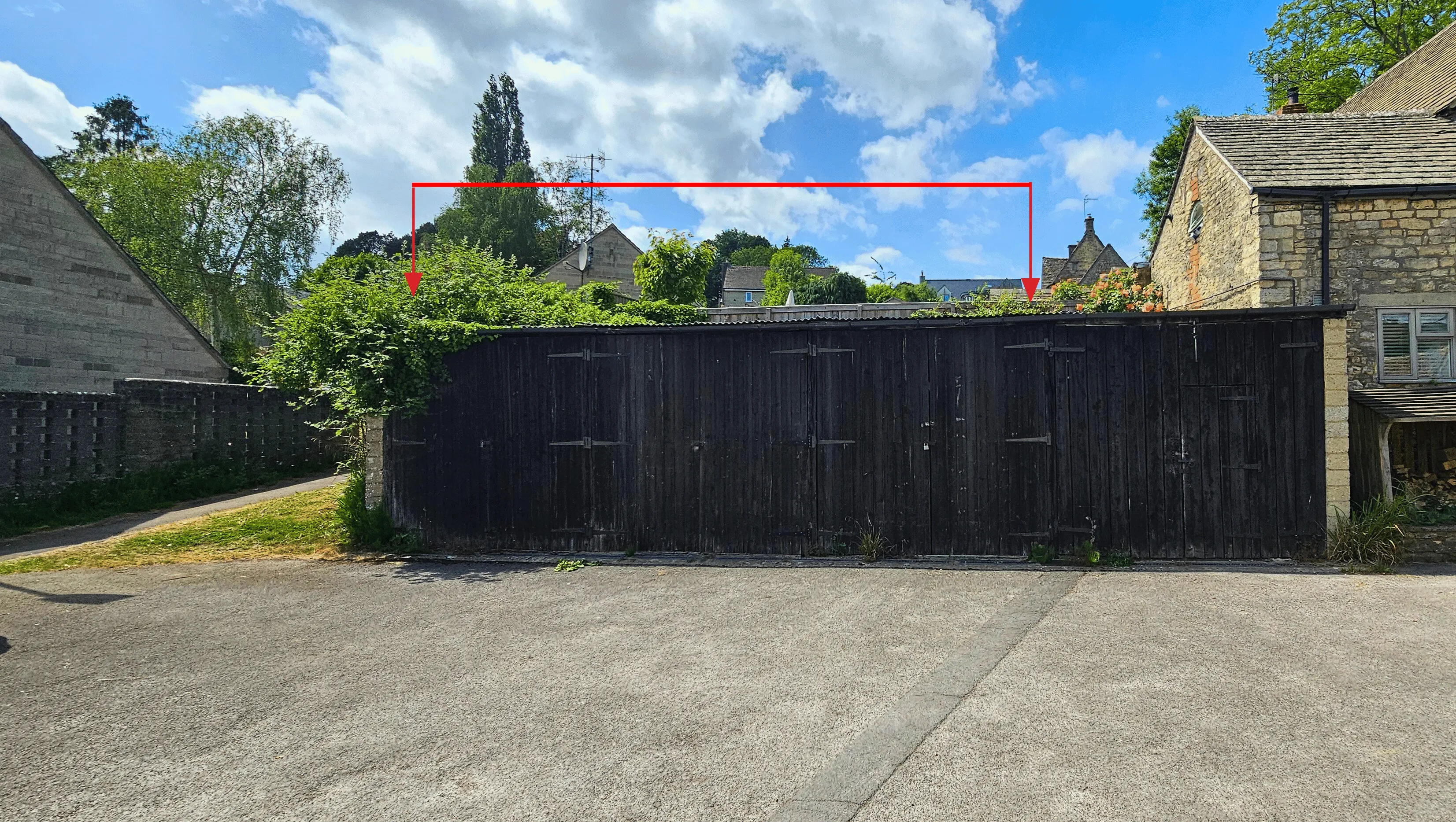 VACANT - Freehold Garages and Site 