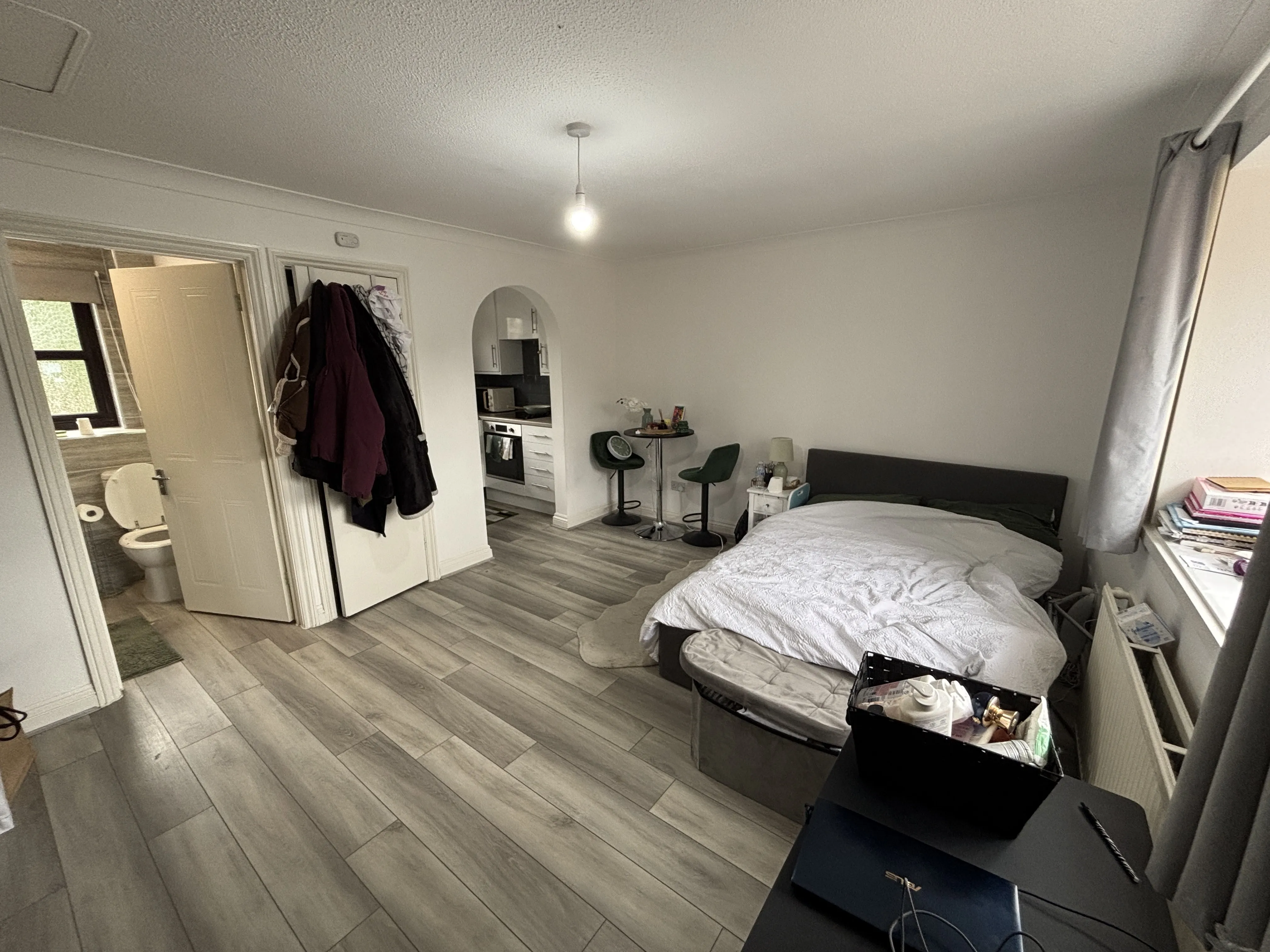 INVESTMENT - Share of Freehold Self Contained First Floor Studio Flat 