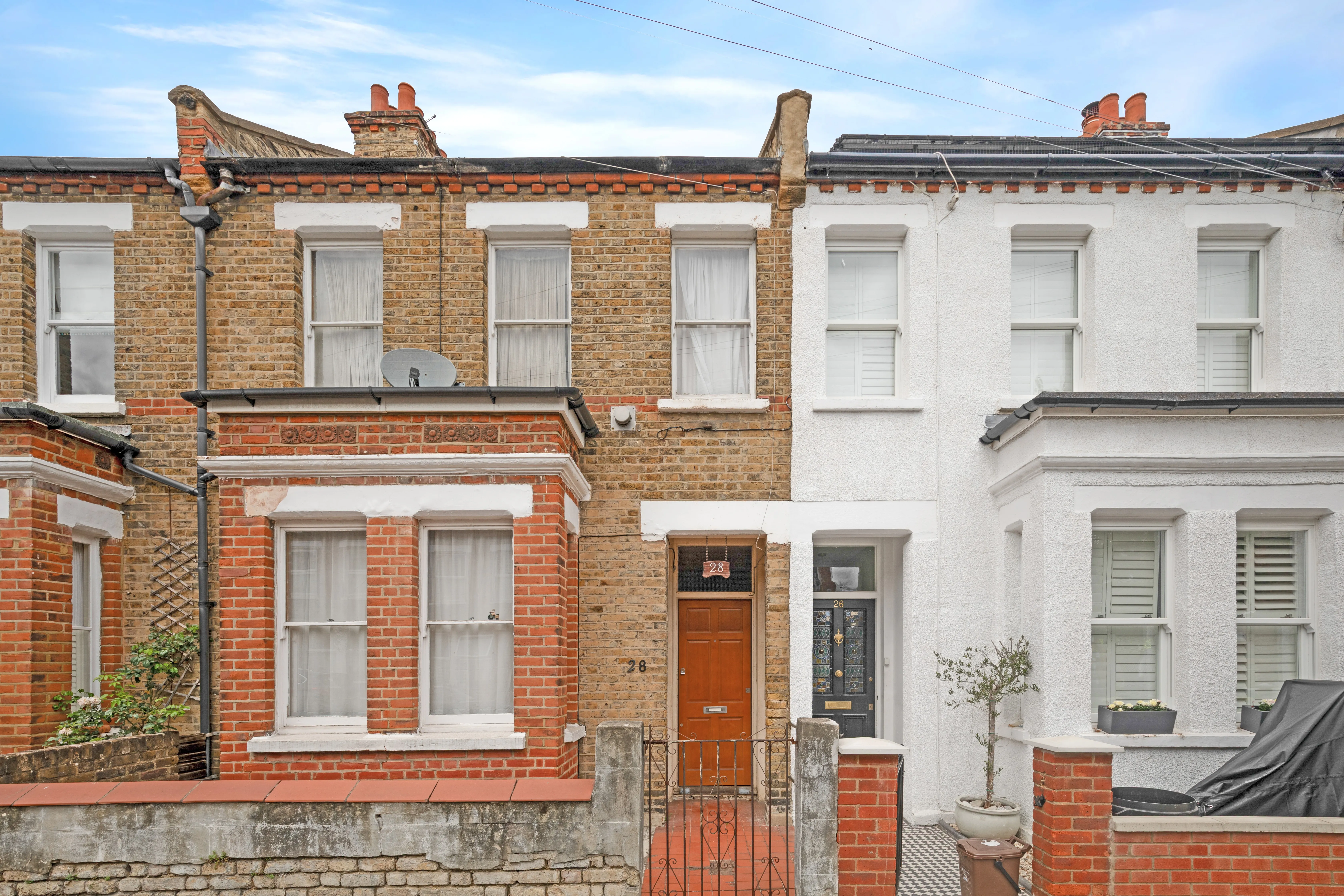 VACANT - Freehold Mid Terraced Well Located House 