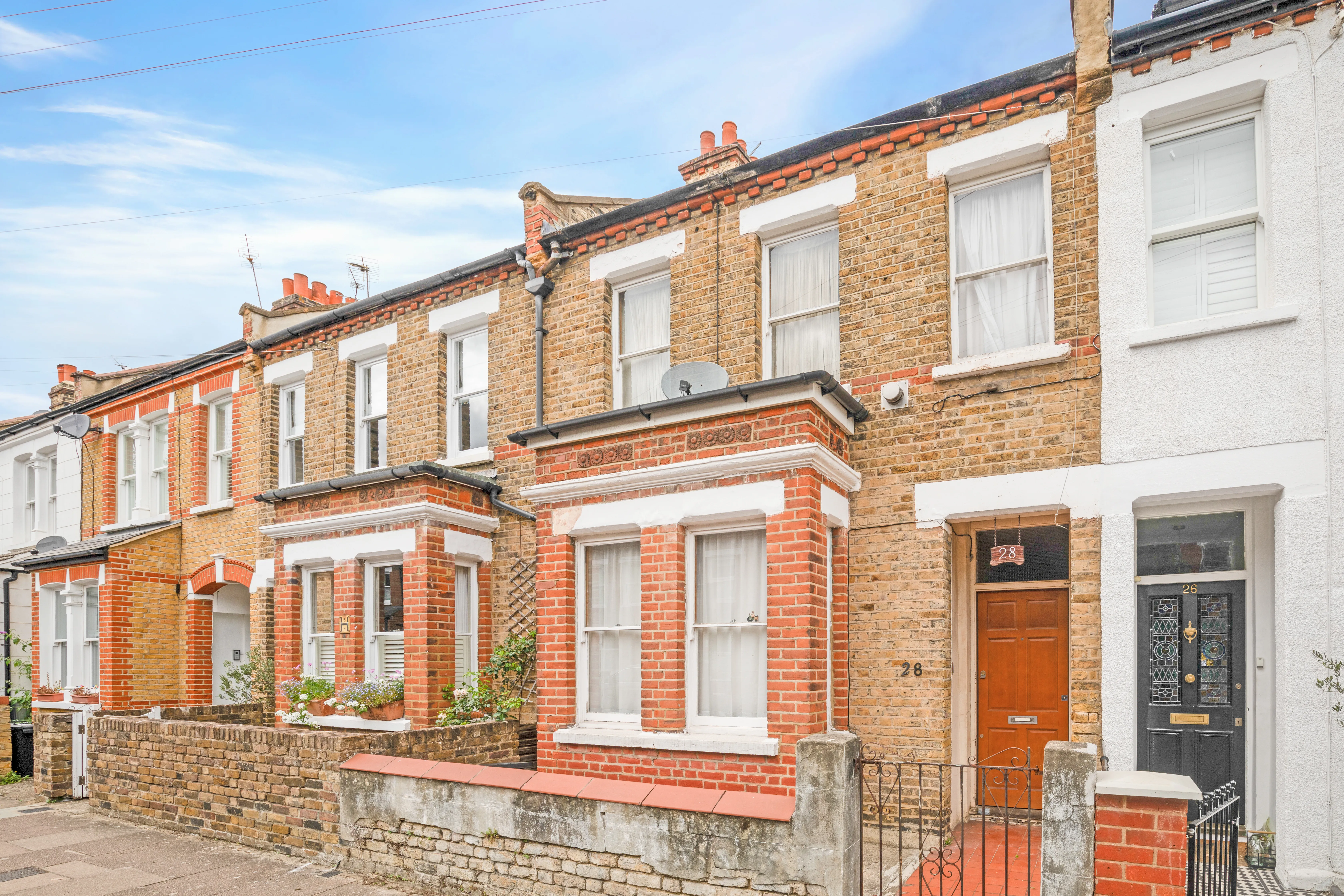 VACANT - Freehold Mid Terraced Well Located House 