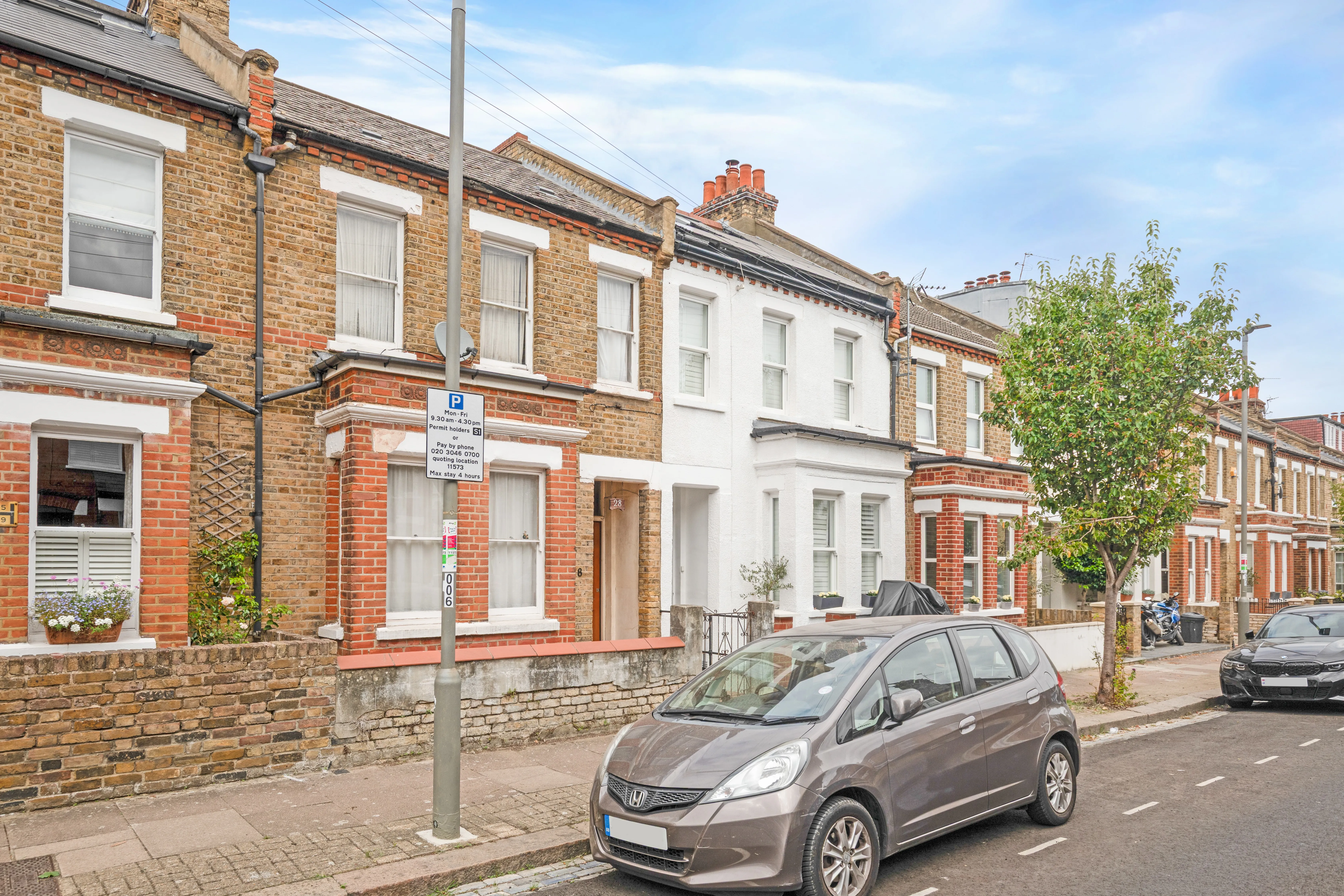VACANT - Freehold Mid Terraced Well Located House 