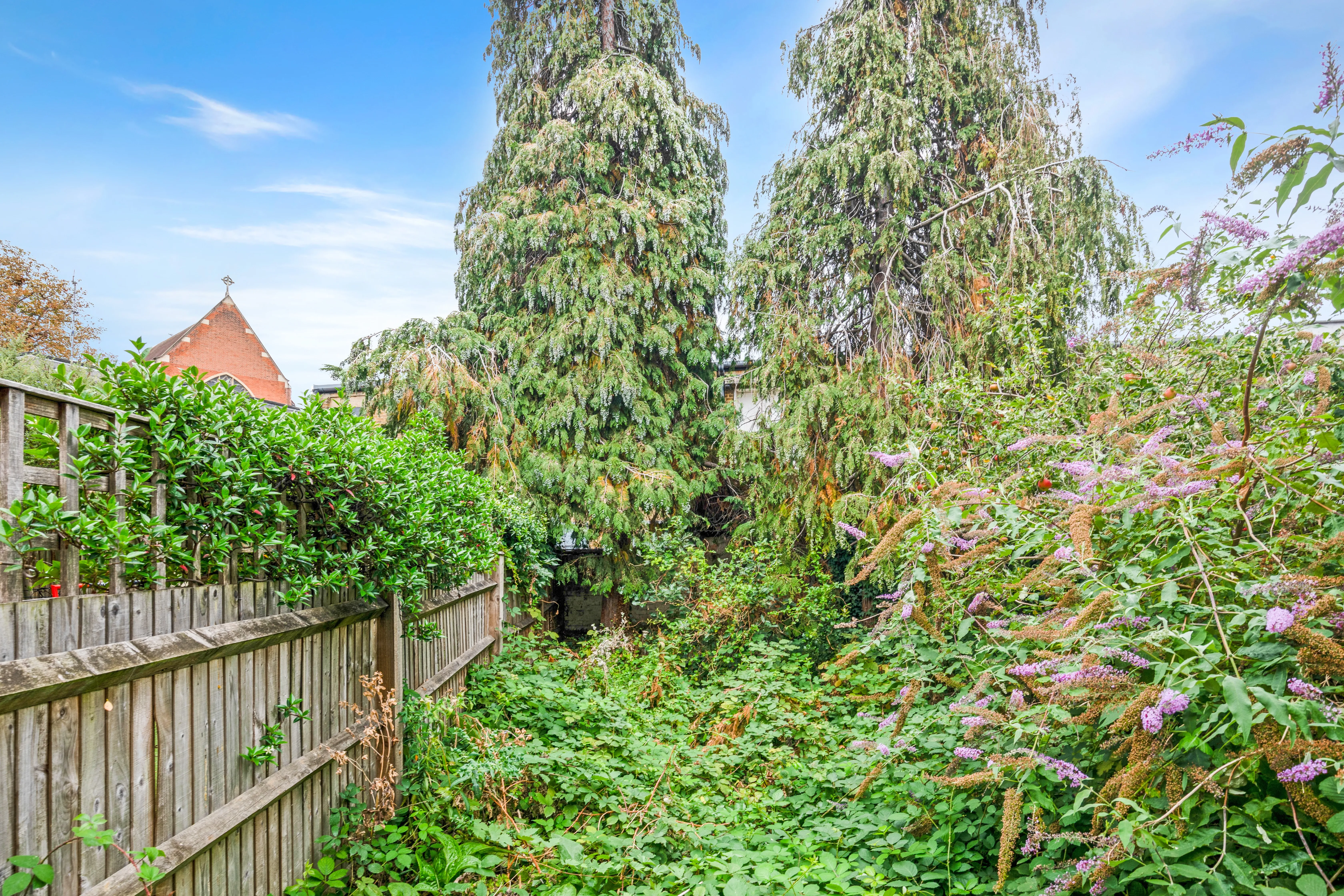 VACANT - Freehold Mid Terraced Well Located House 