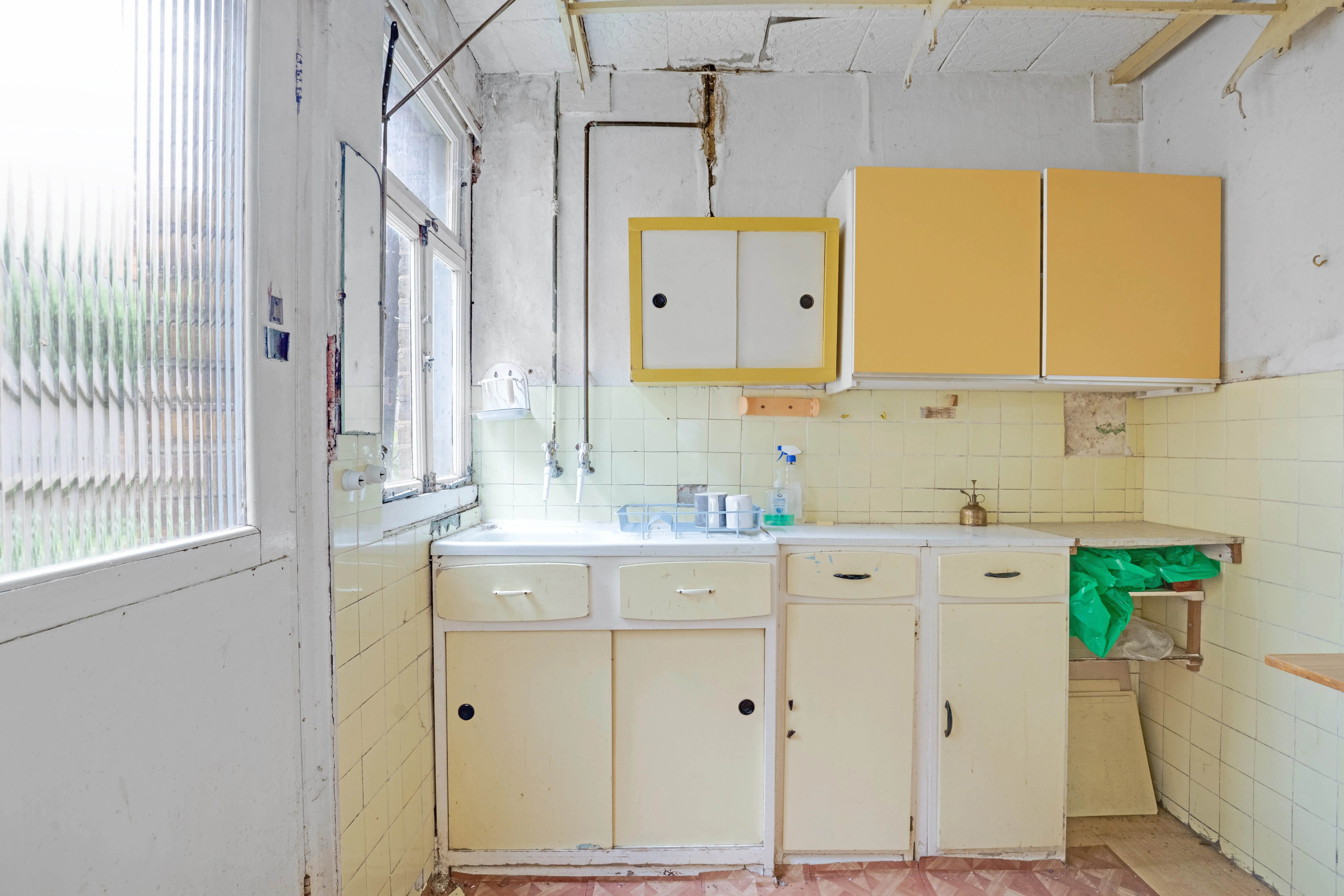 VACANT - Freehold Mid Terraced Well Located House 