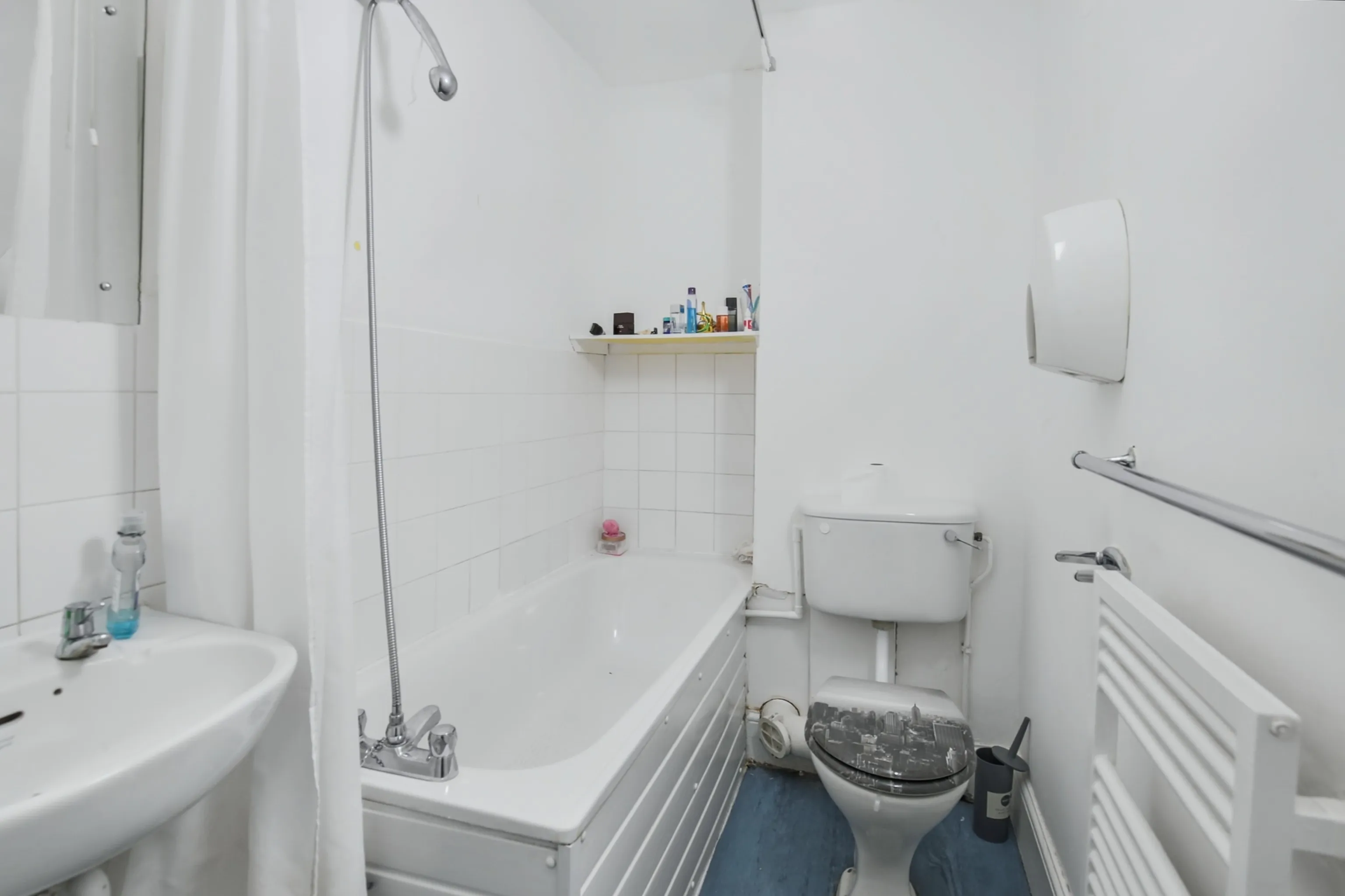 VACANT - Substantial Freehold Mid Terrace Building 