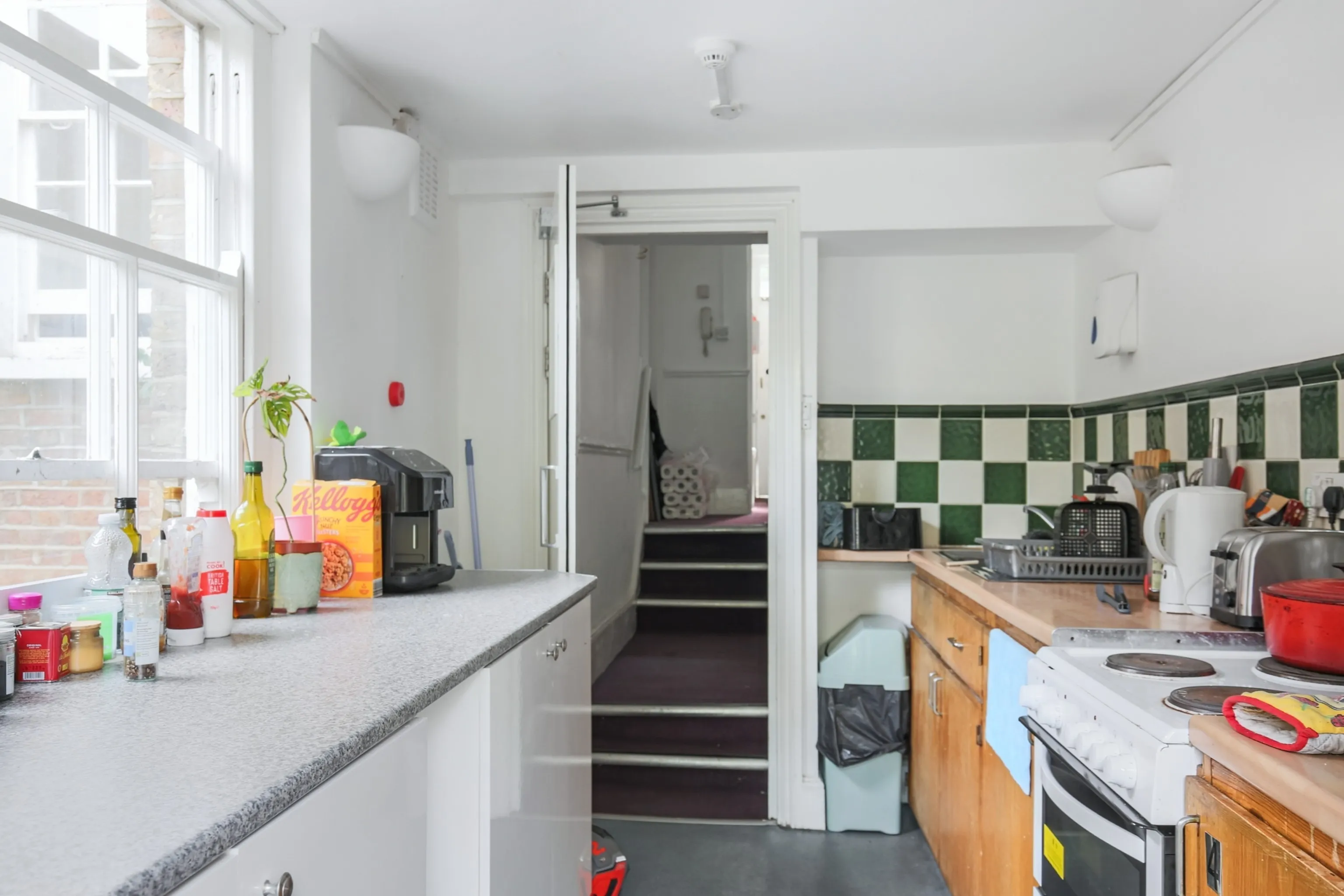 VACANT - Substantial Freehold Mid Terrace Building 