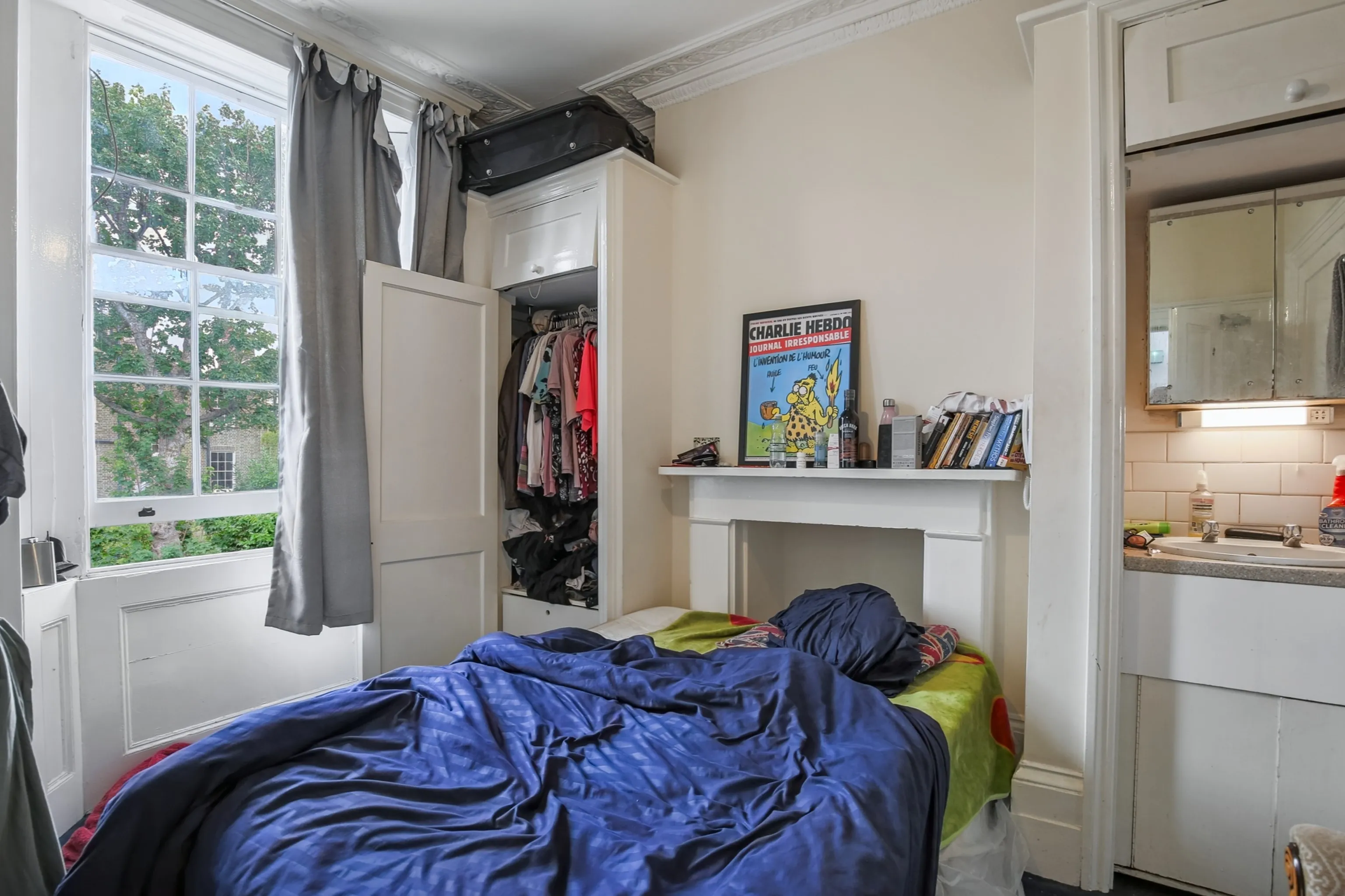 VACANT - Substantial Freehold Mid Terrace Building 