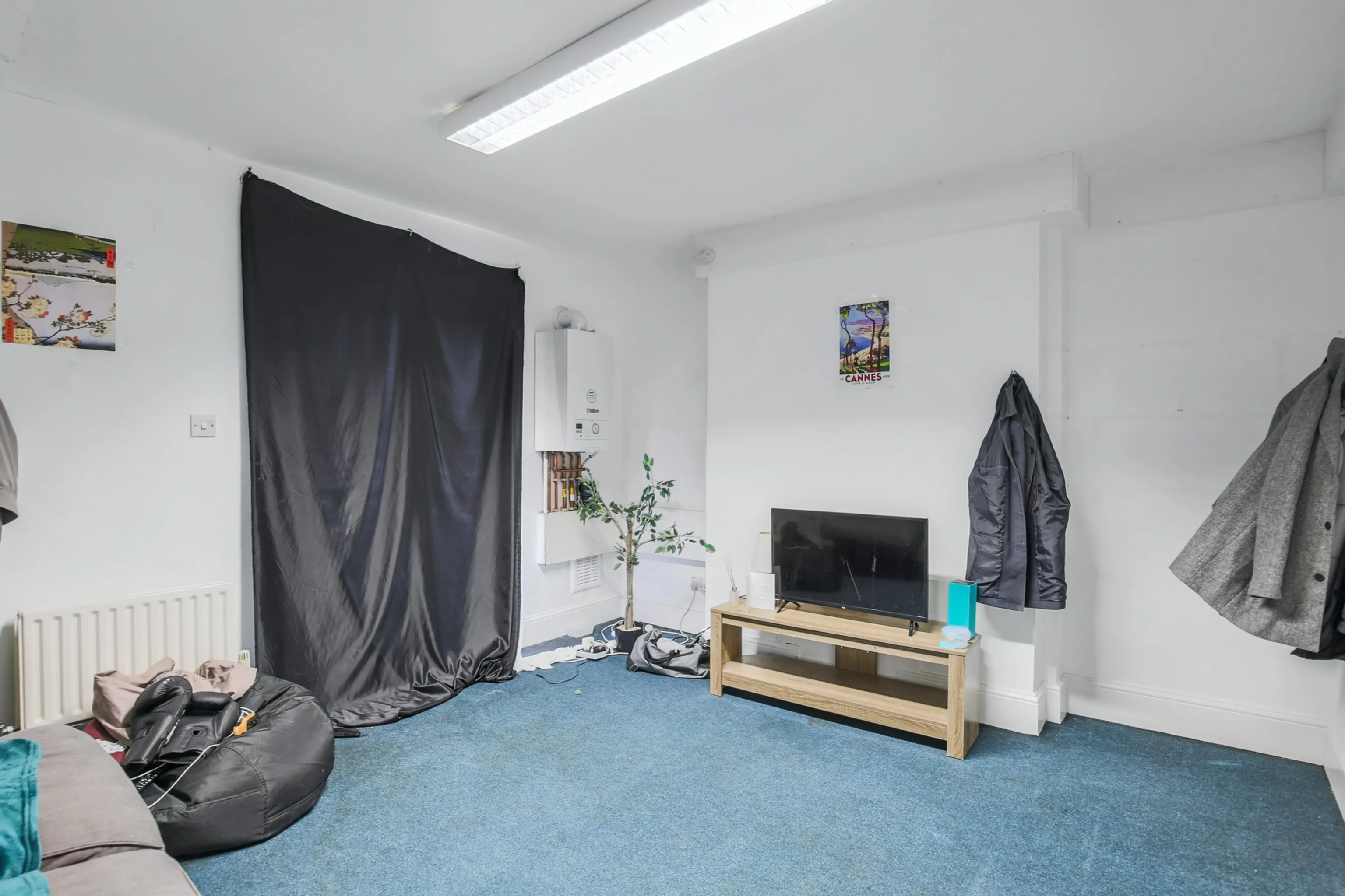 VACANT - Substantial Freehold Mid Terrace Building 