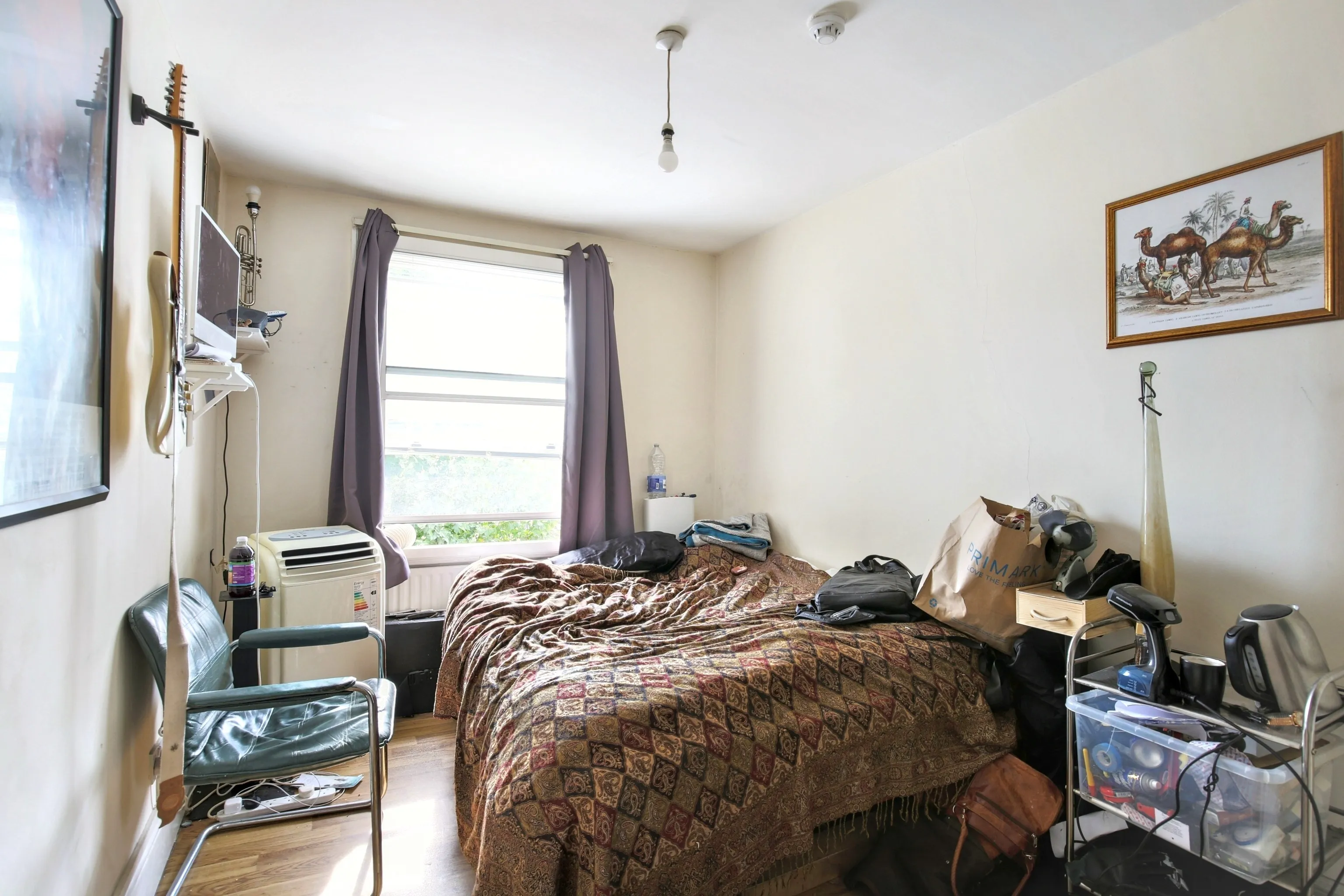 VACANT - Substantial Freehold Mid Terrace Building 