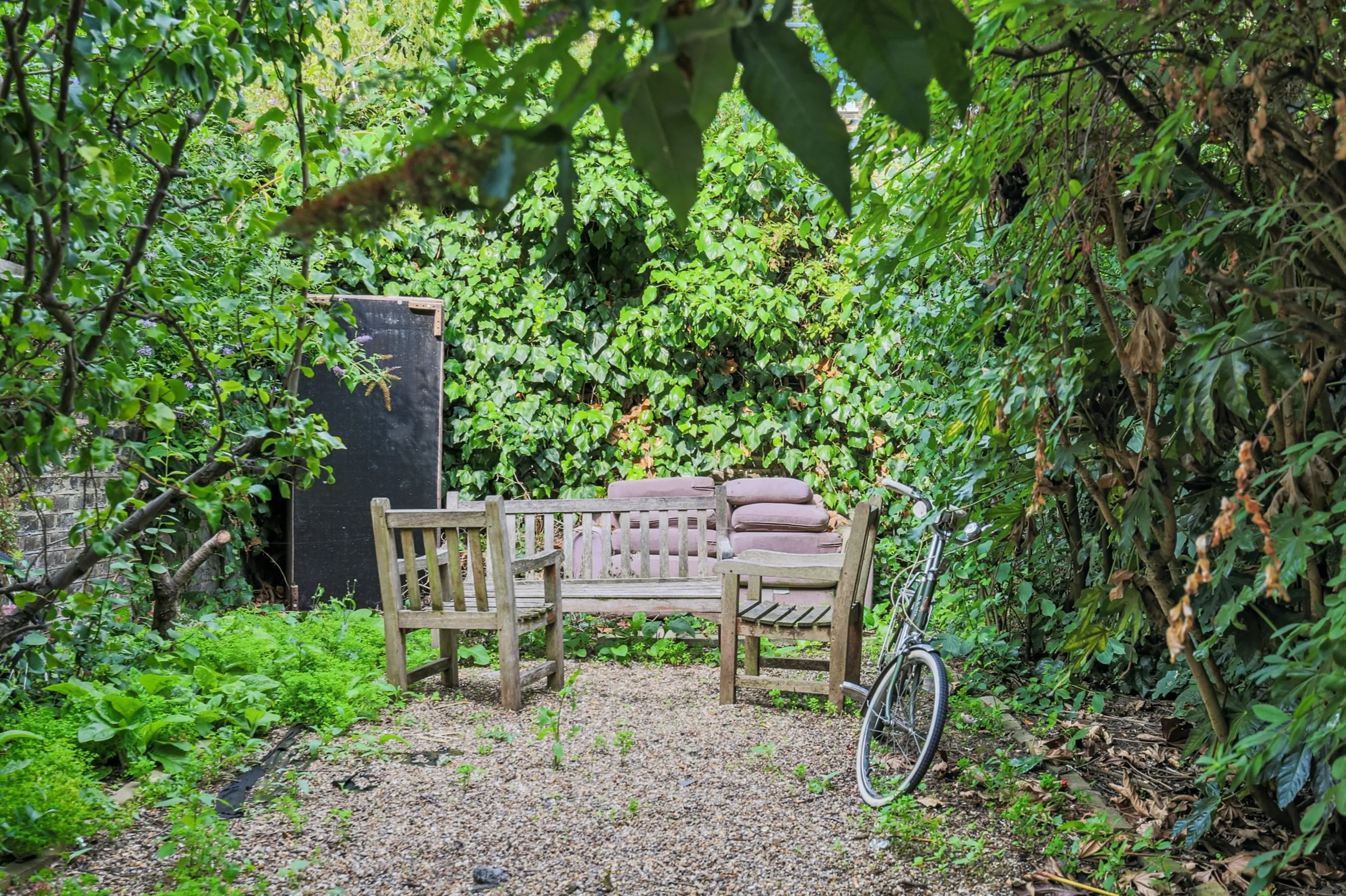 VACANT - Substantial Freehold Mid Terrace Building 