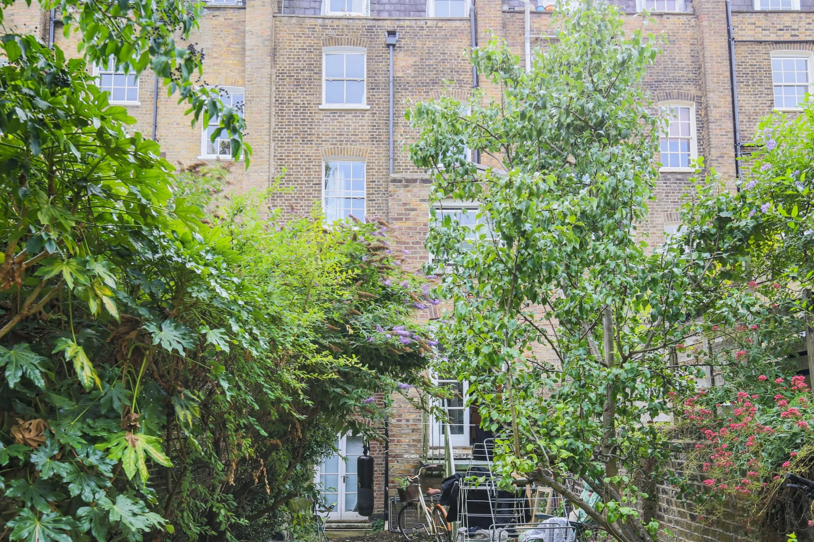 VACANT - Substantial Freehold Mid Terrace Building 