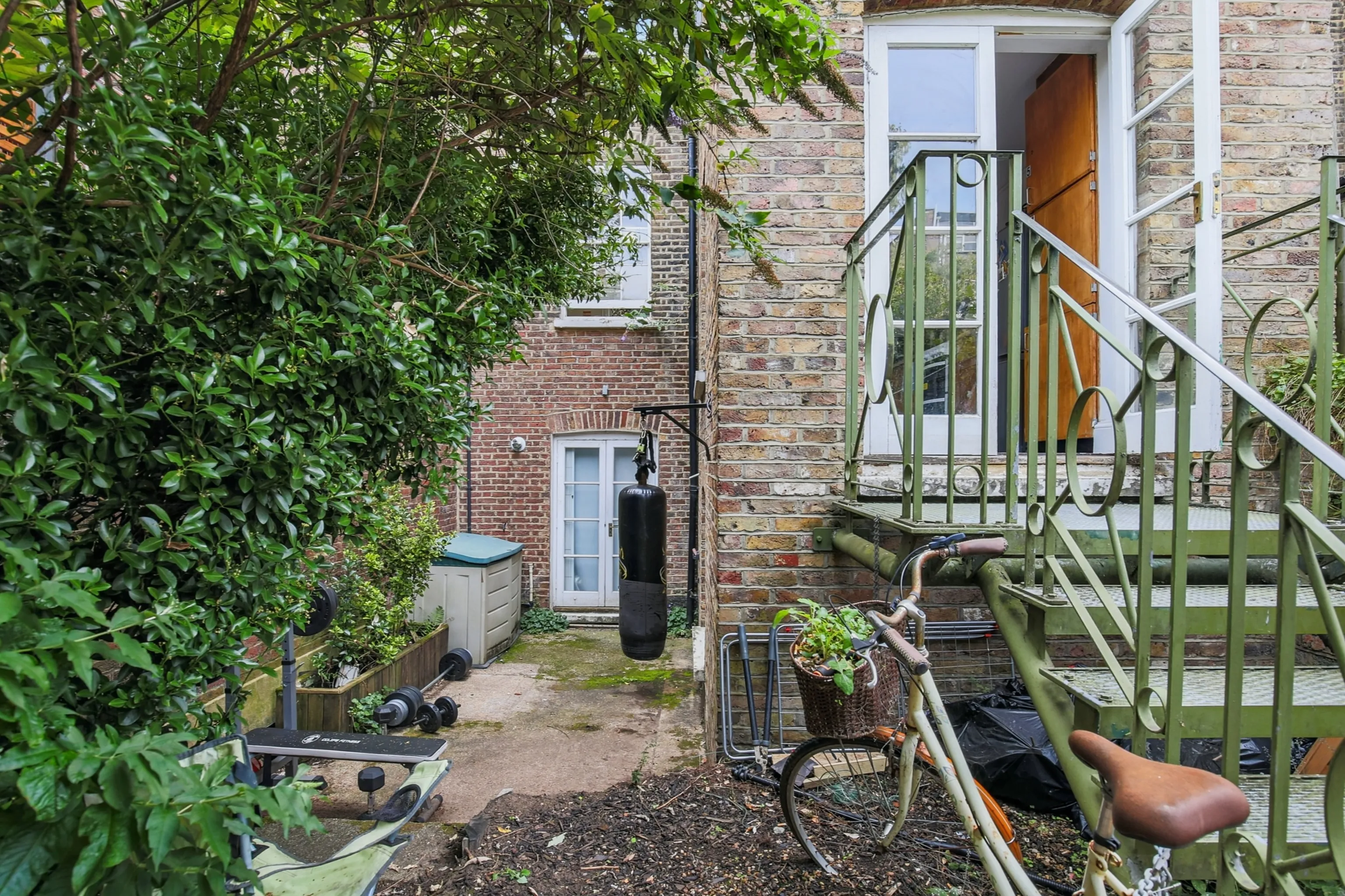 VACANT - Substantial Freehold Mid Terrace Building 