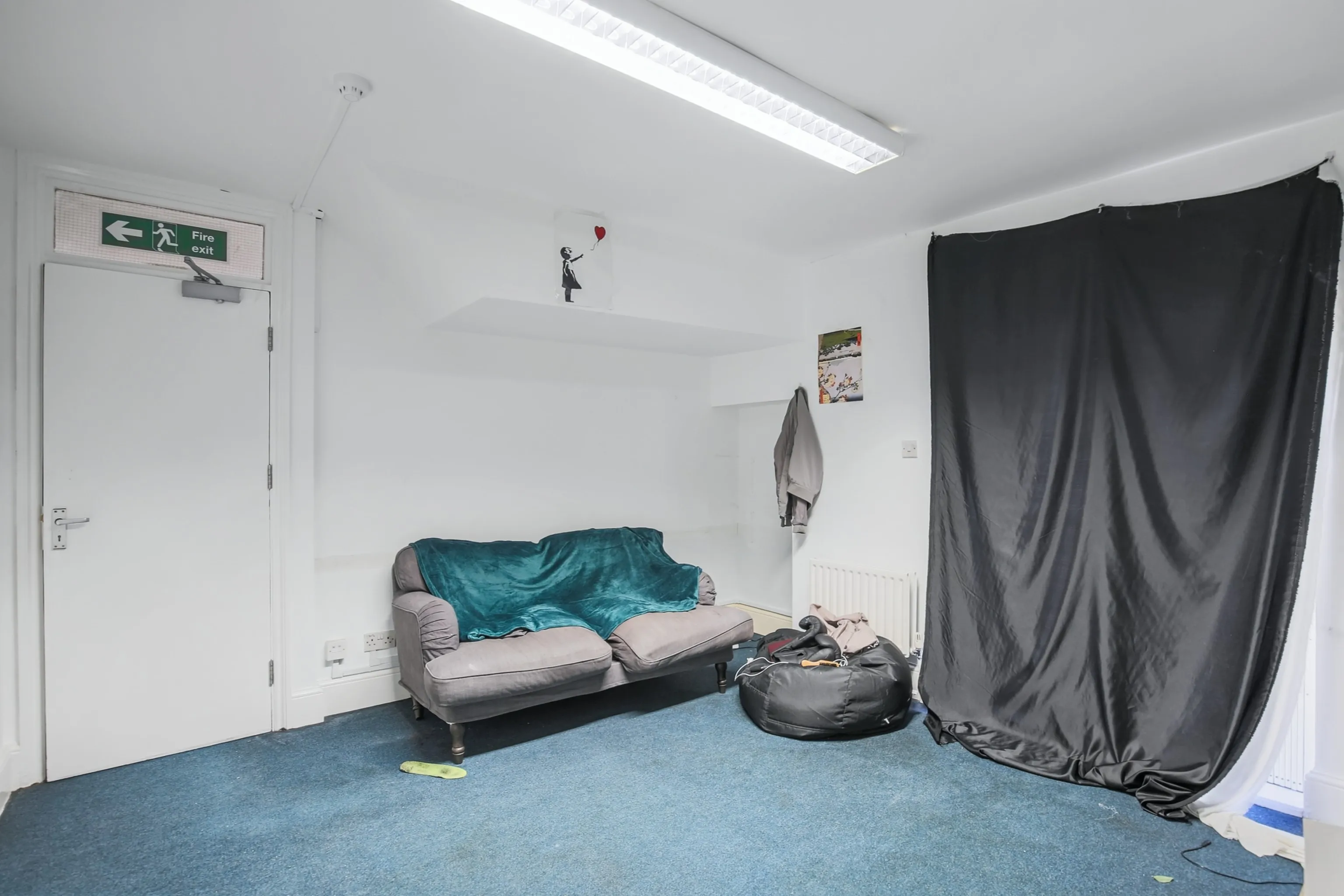VACANT - Substantial Freehold Mid Terrace Building 