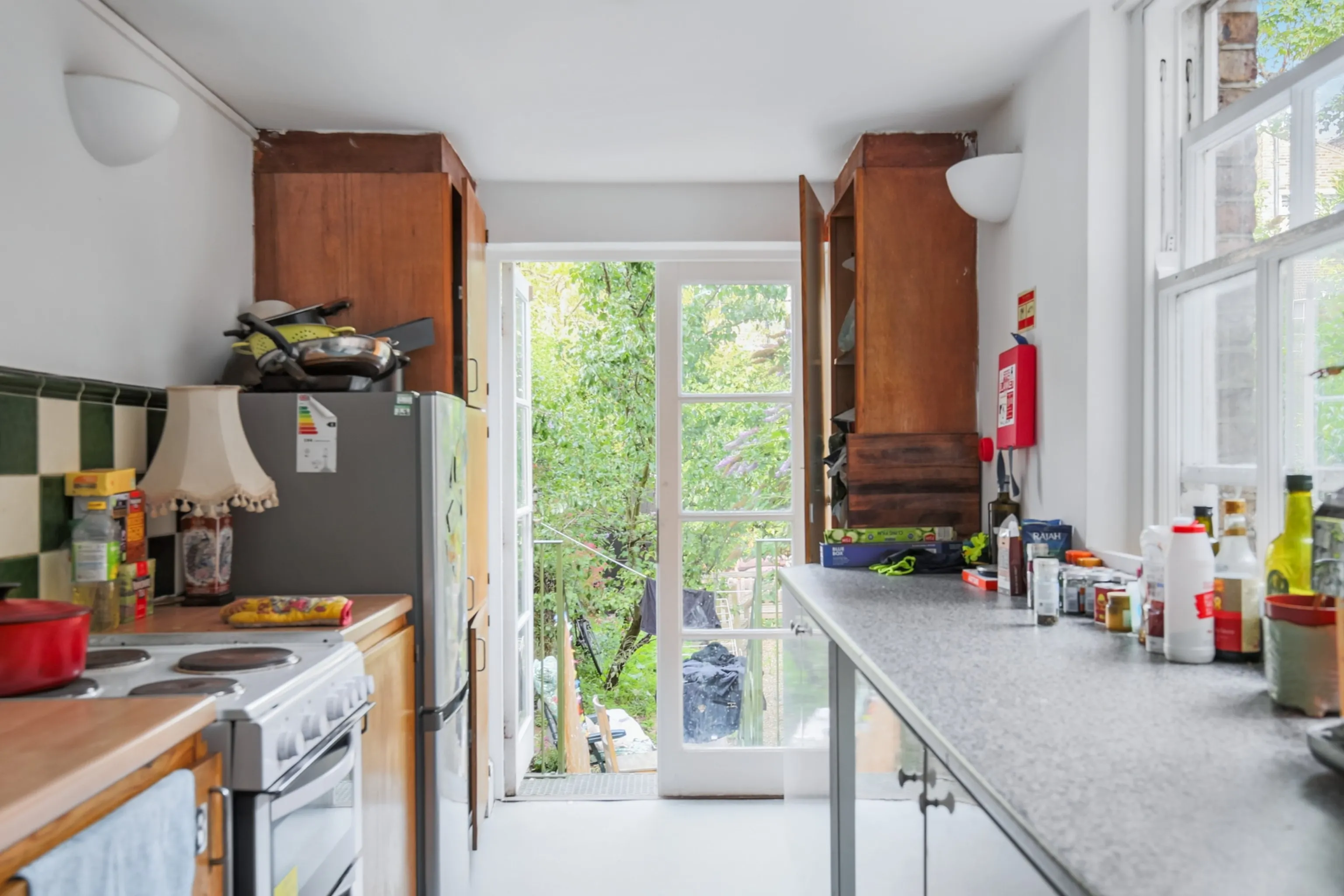 VACANT - Substantial Freehold Mid Terrace Building 