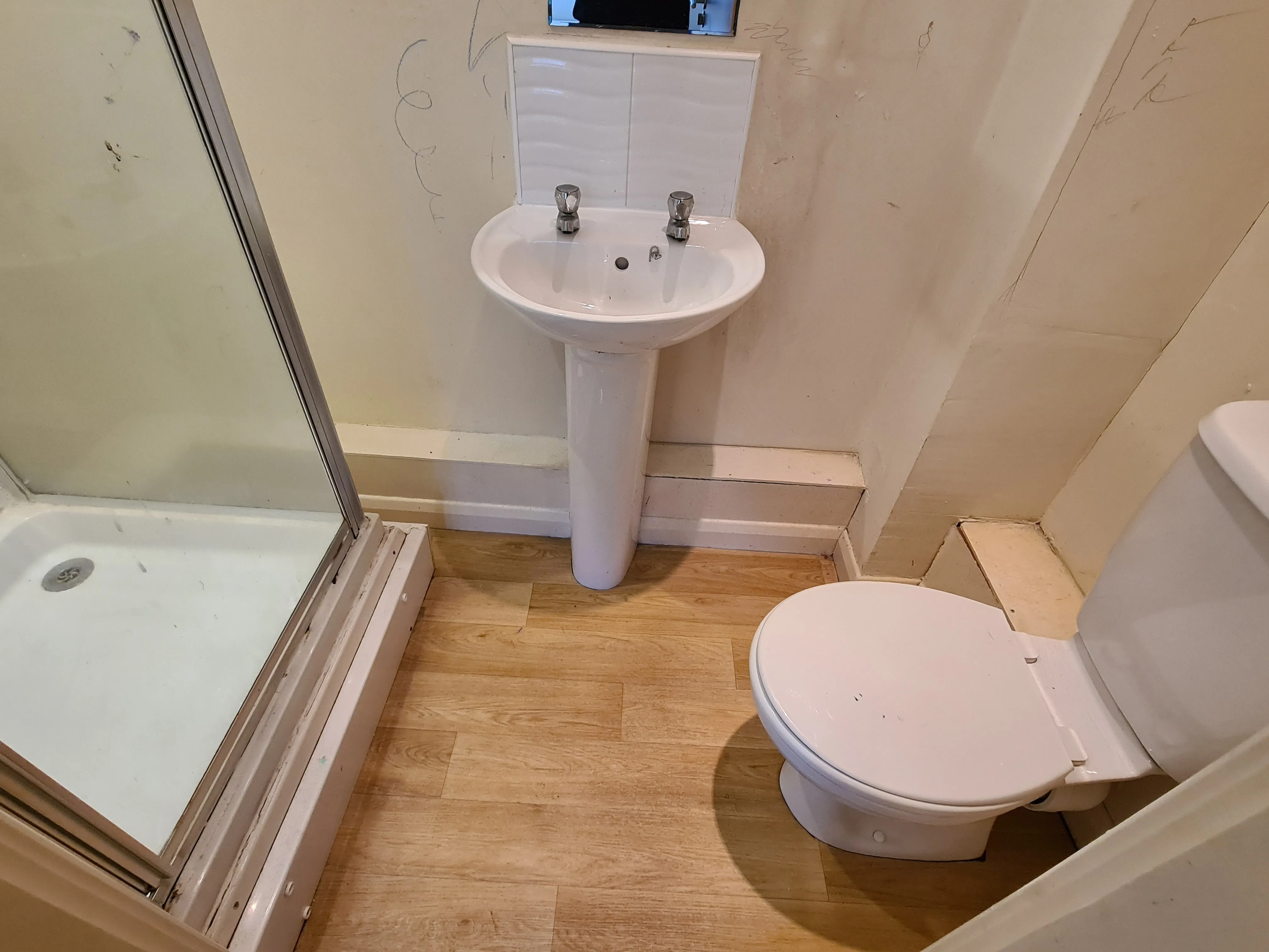 VACANT - Leasehold Self Contained Third Floor Flat