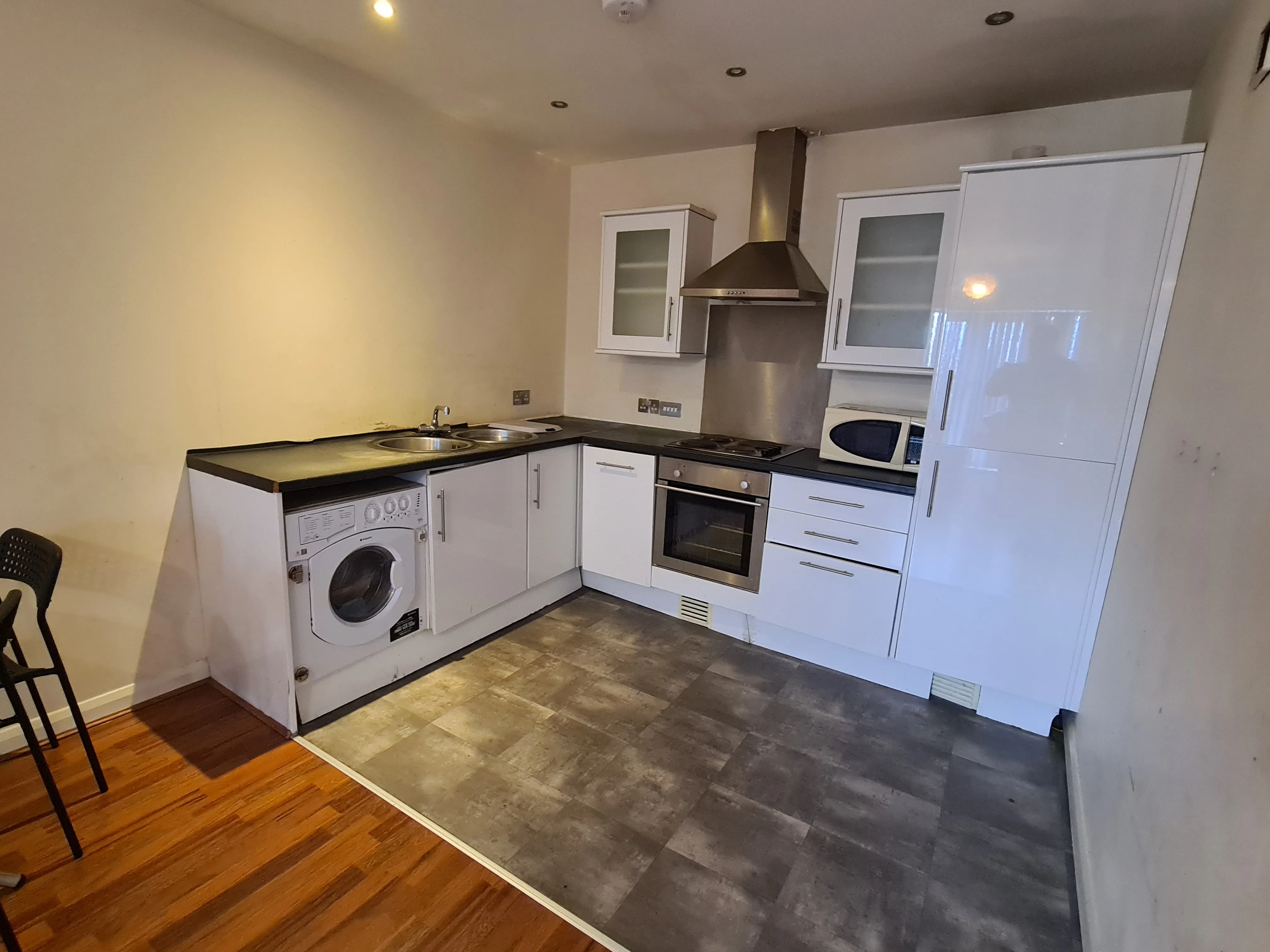 VACANT - Leasehold Self Contained Third Floor Flat