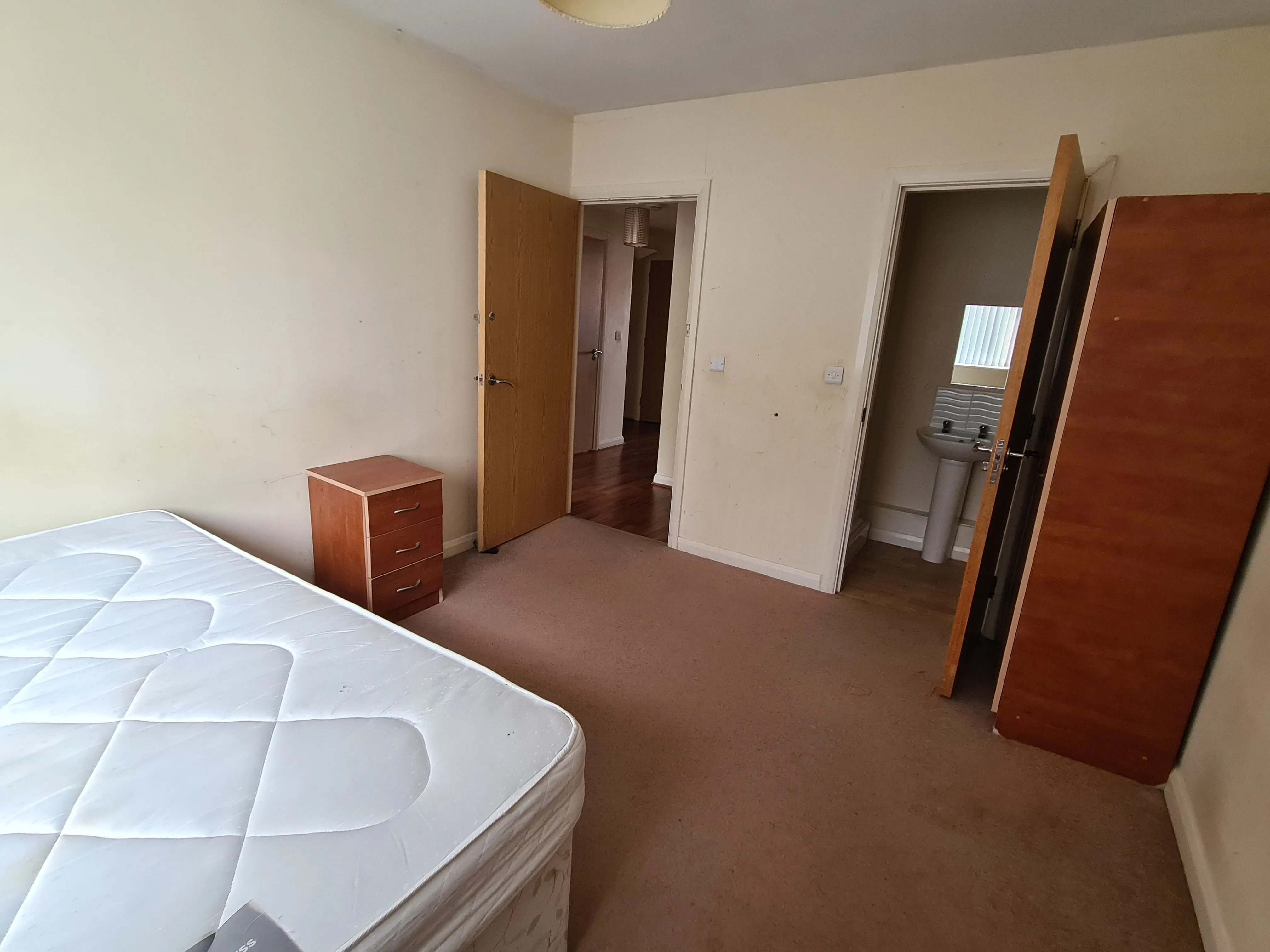 VACANT - Leasehold Self Contained Third Floor Flat