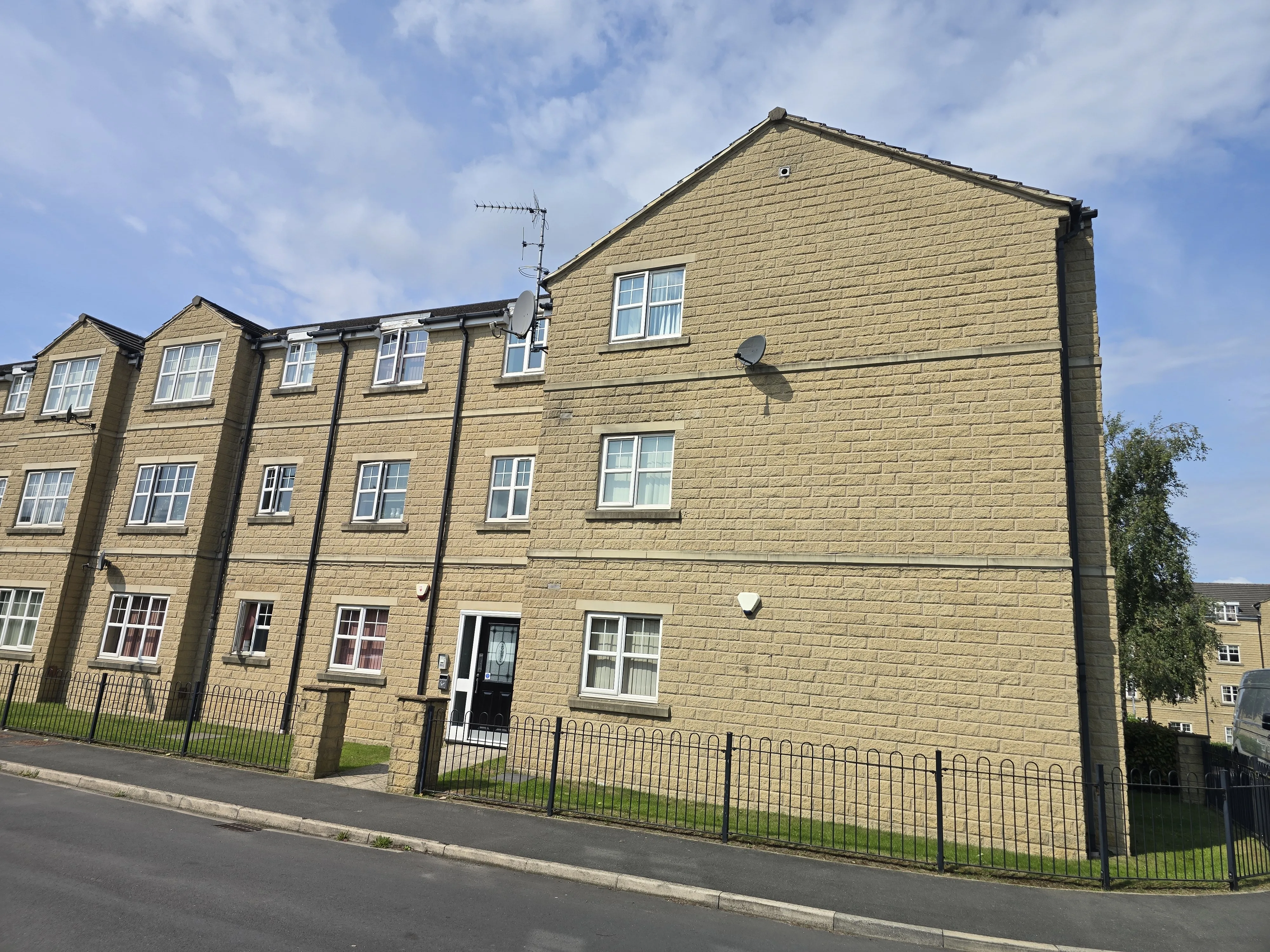 INVESTMENT - Leasehold Self Contained First Floor Flat