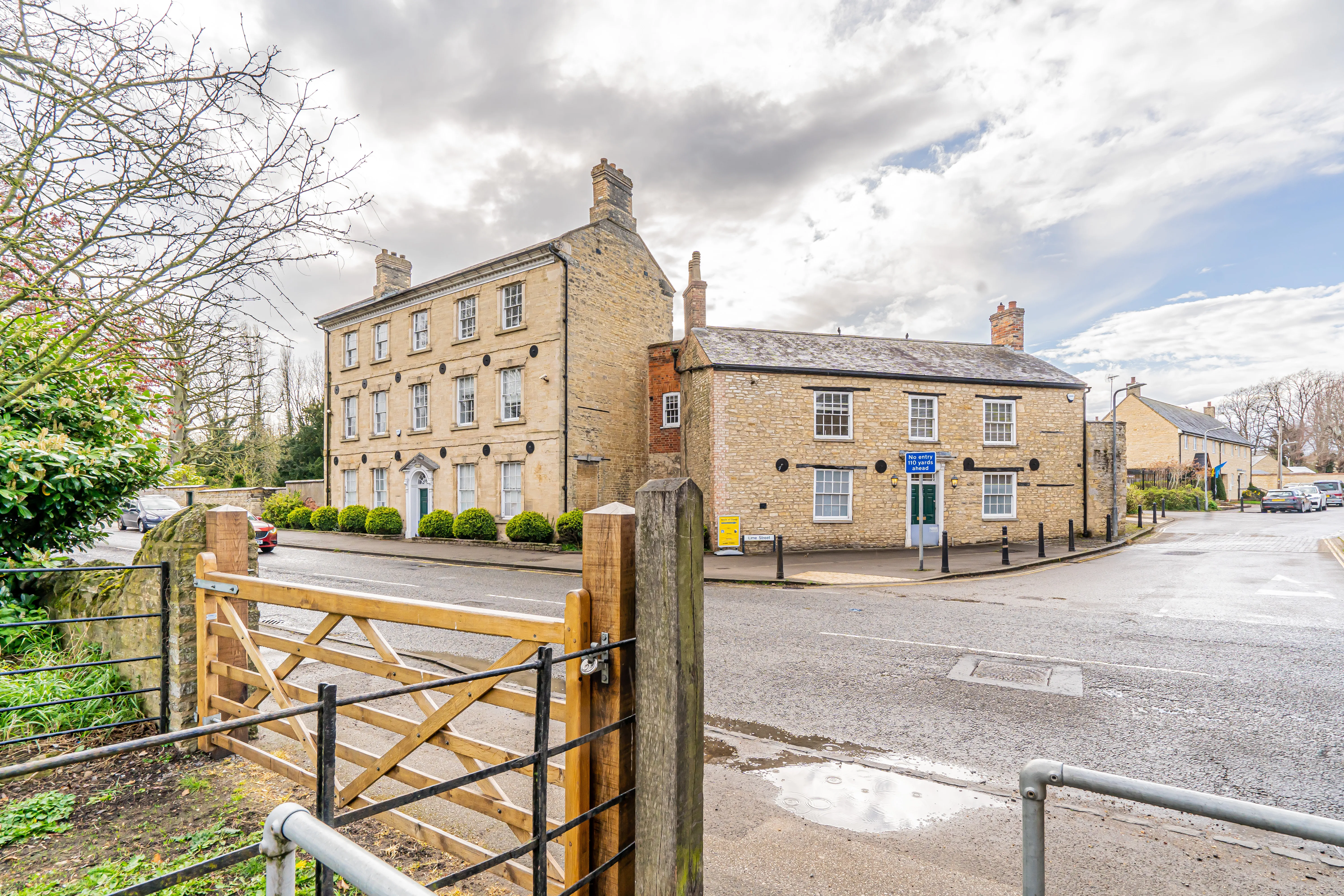 INVESTMENT/VACANT - Substantial Freehold Grade II Listed Georgian Property with Planning Permission 