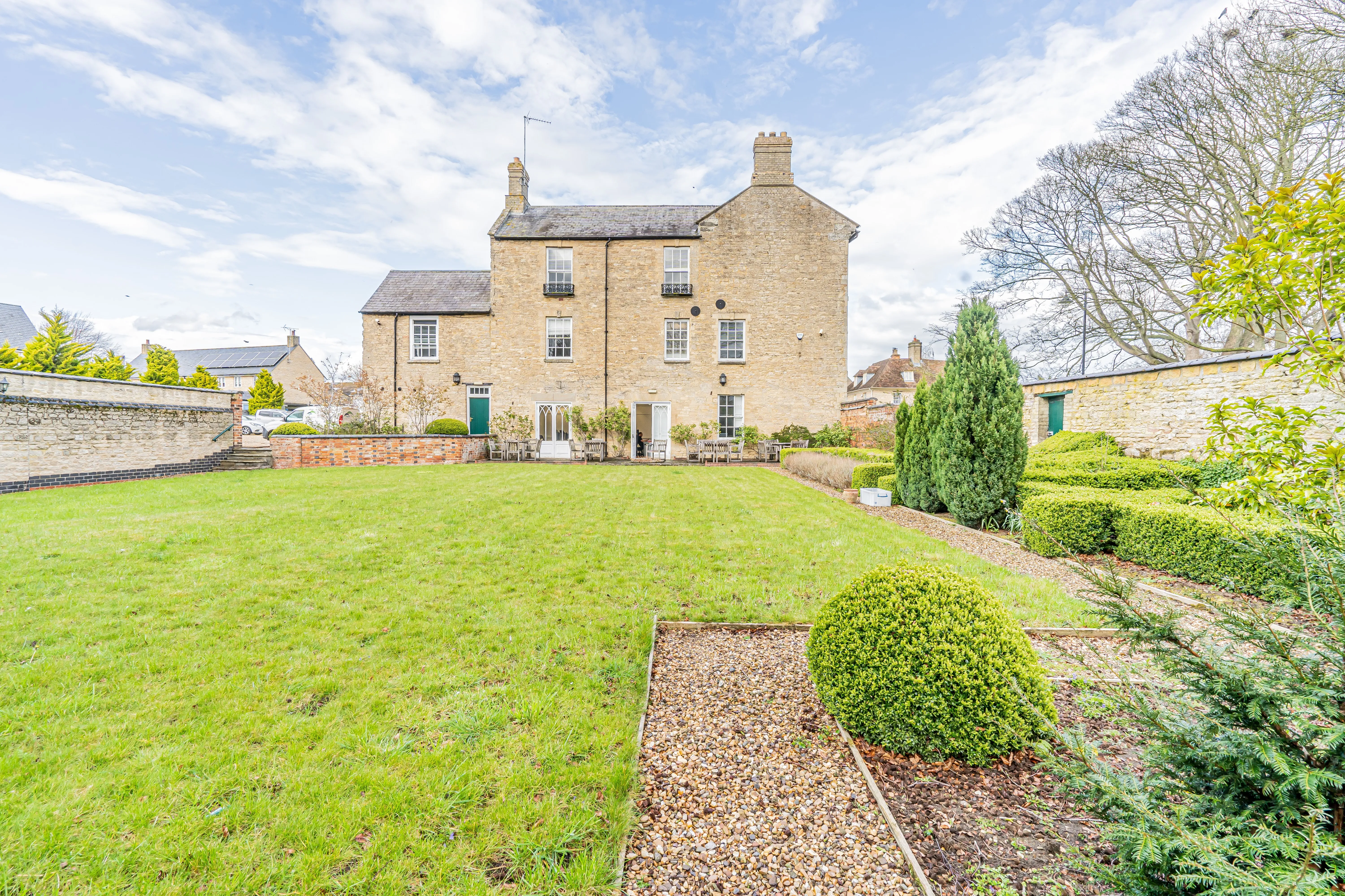 INVESTMENT/VACANT - Substantial Freehold Grade II Listed Georgian Property with Planning Permission 