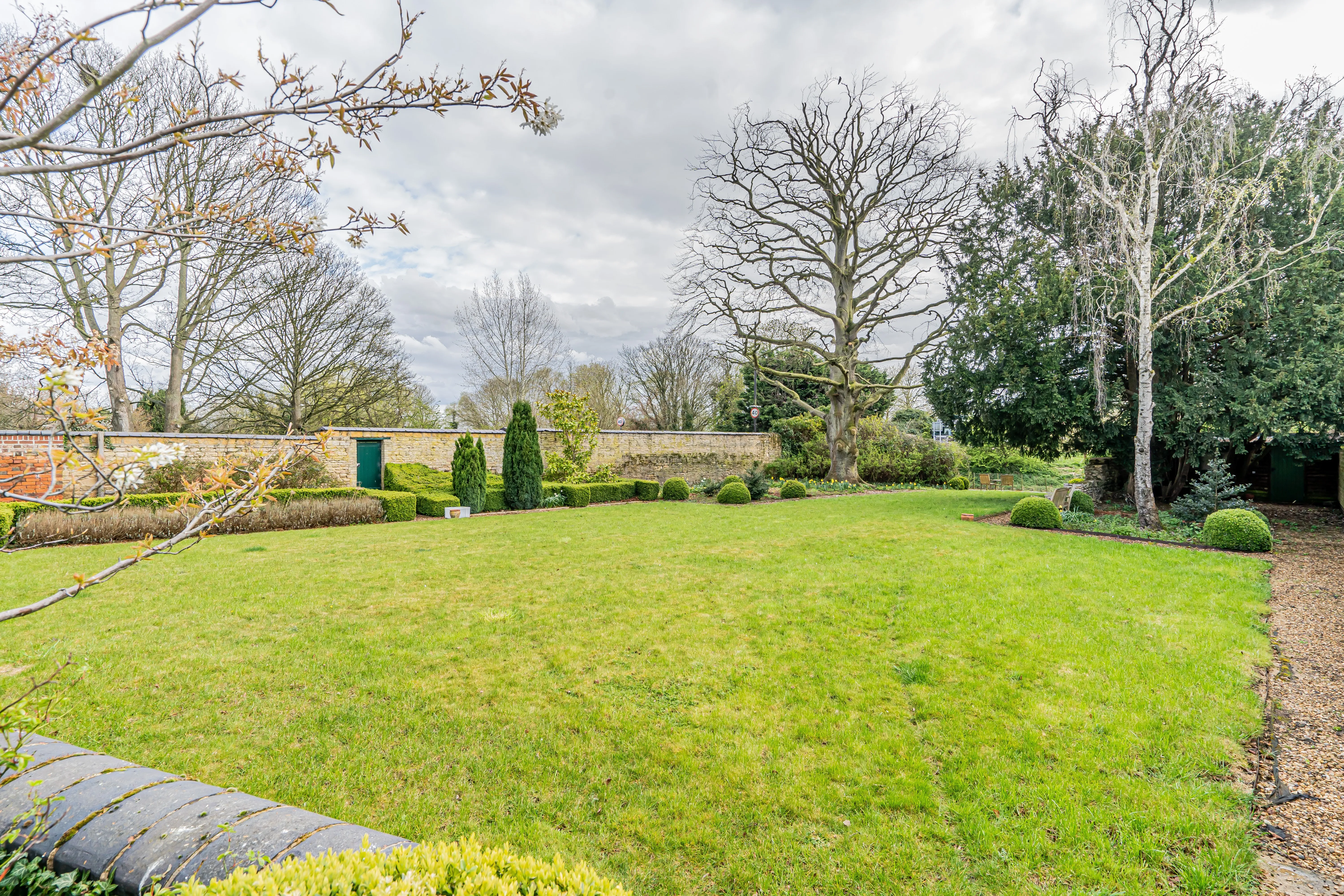 INVESTMENT/VACANT - Substantial Freehold Grade II Listed Georgian Property with Planning Permission 