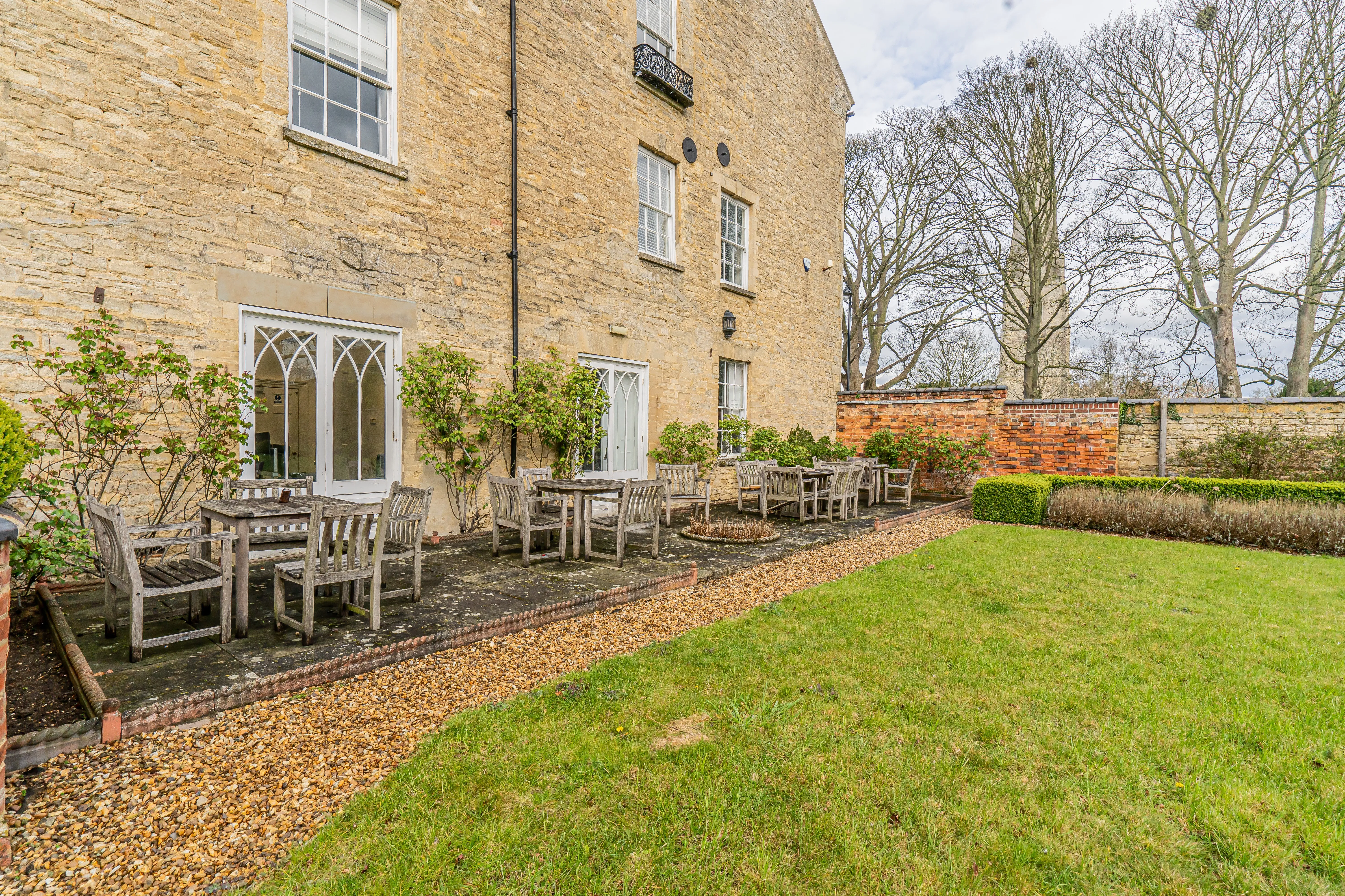INVESTMENT/VACANT - Substantial Freehold Grade II Listed Georgian Property with Planning Permission 