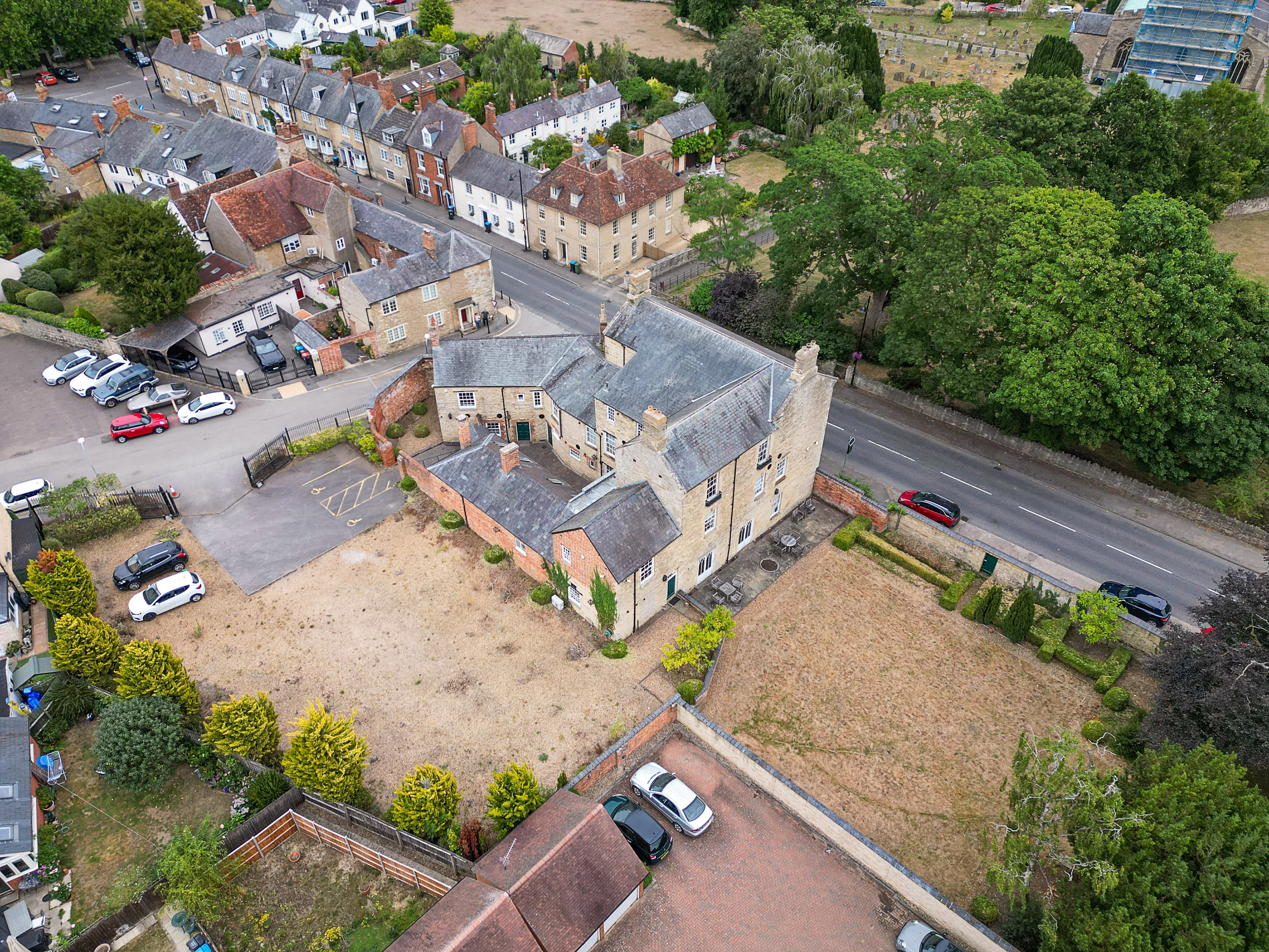 INVESTMENT/VACANT - Substantial Freehold Grade II Listed Georgian Property with Planning Permission 