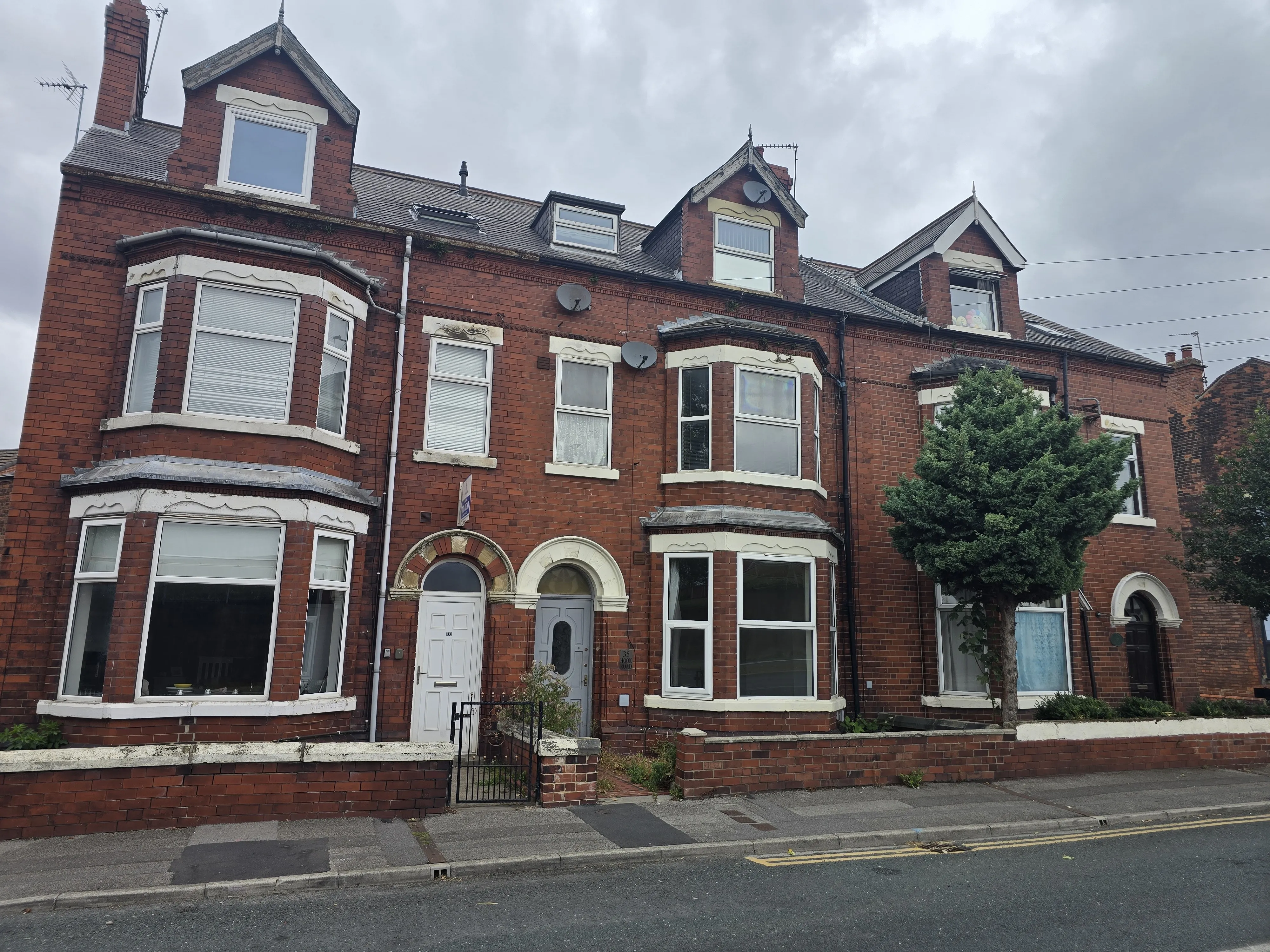 INVESTMENT/VACANT - Freehold Mid Terrace Building providing Four self contained Flats
