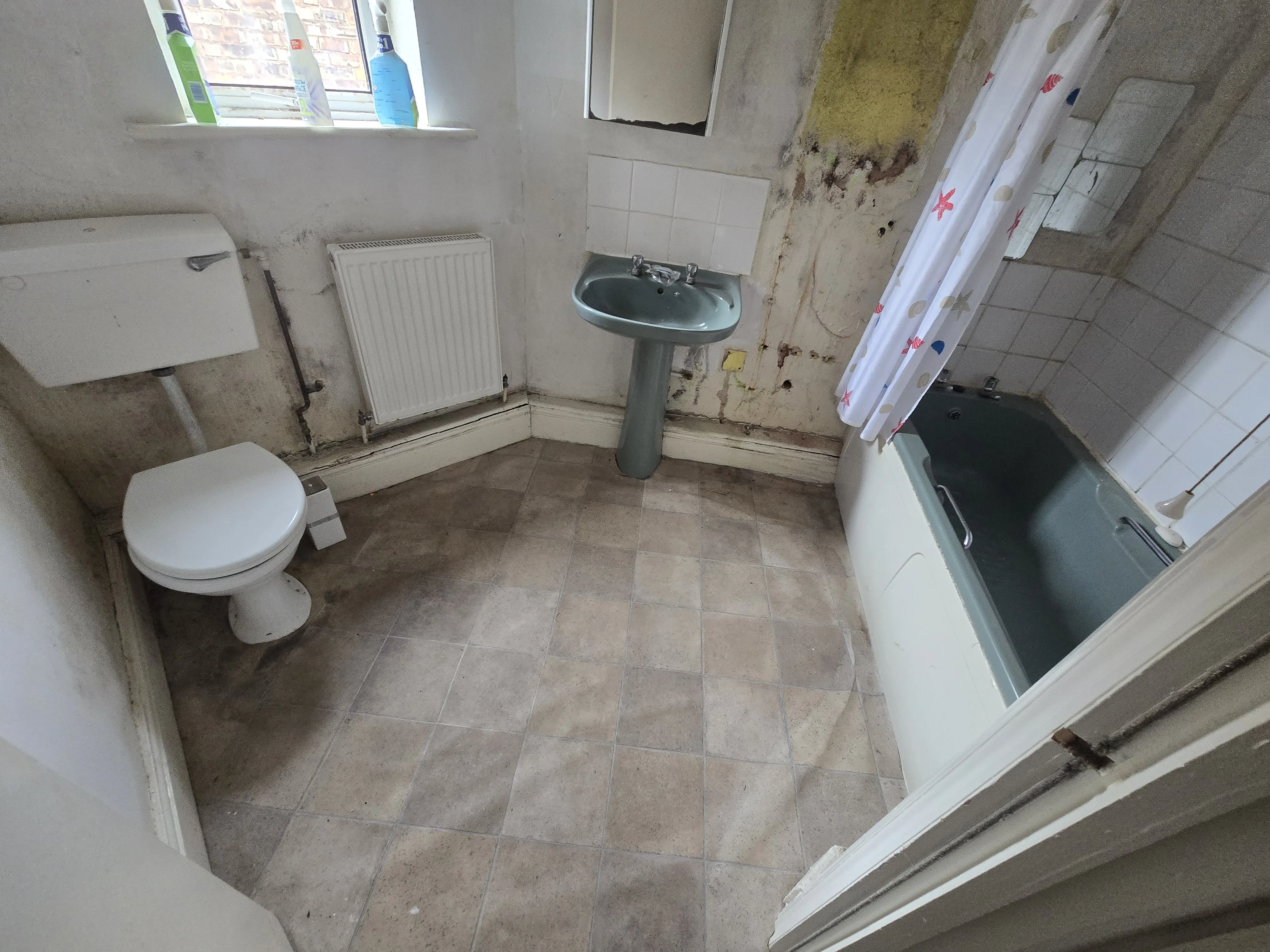 INVESTMENT/VACANT - Freehold Mid Terrace Building providing Four self contained Flats