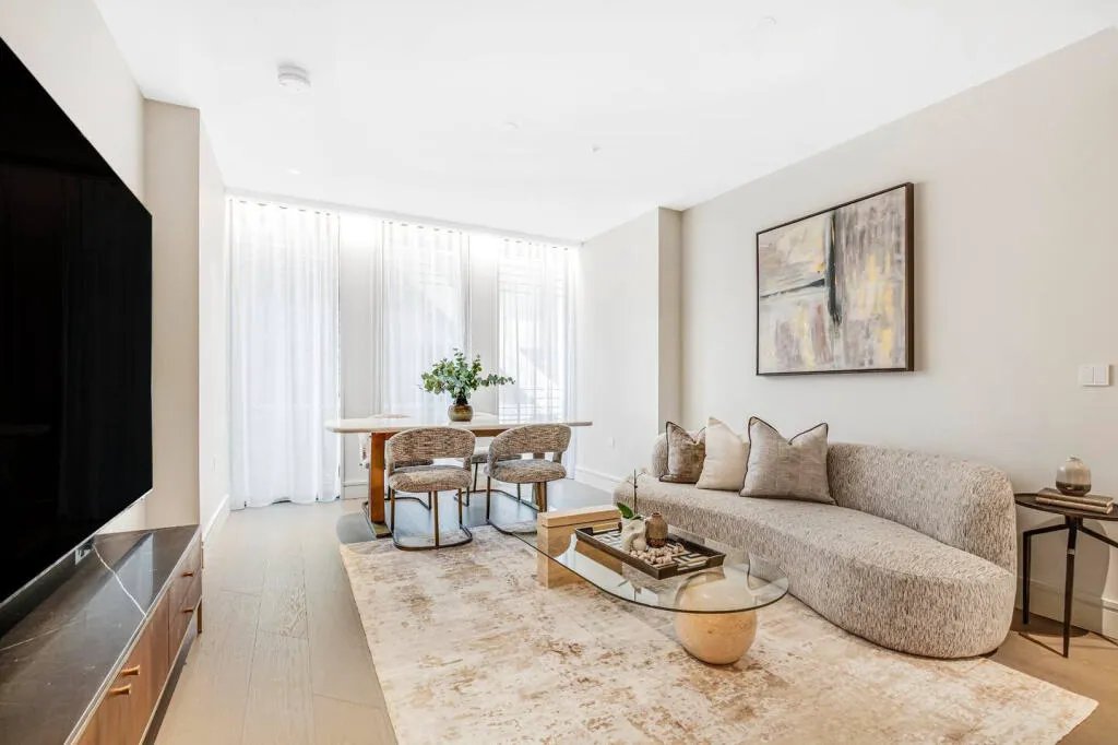 INVESTMENT - A Leasehold Two Bedroom Flat Located on the 36th floor of the iconic One Bishopsgate Plaza