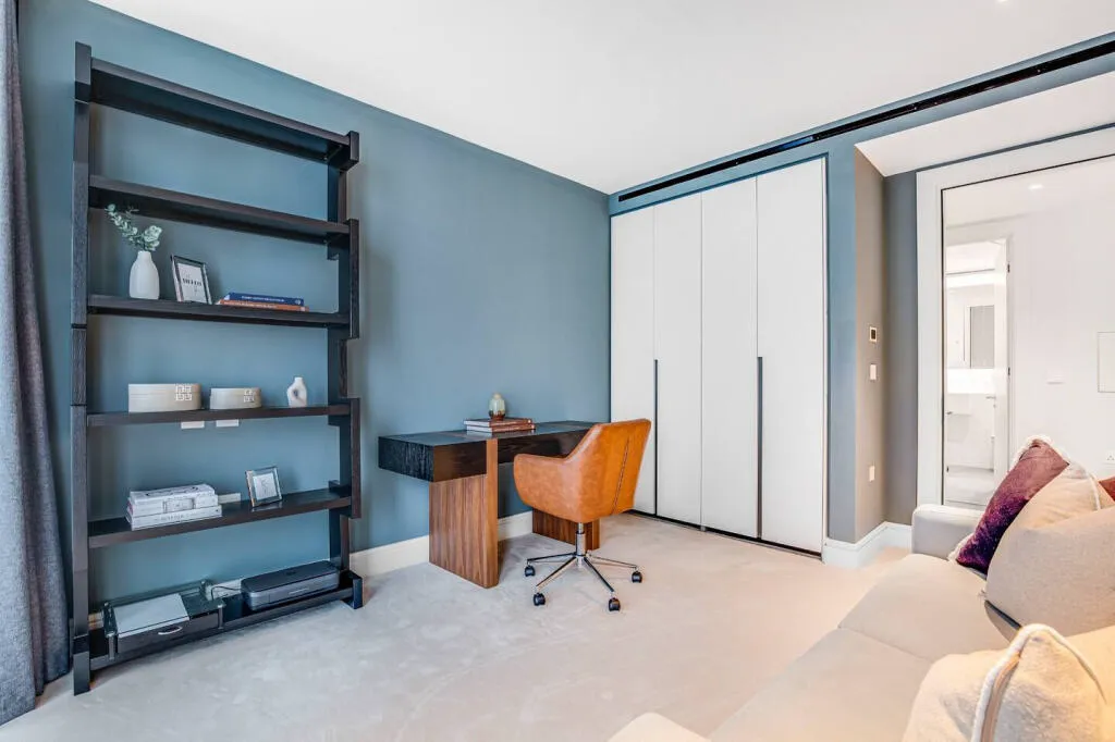 INVESTMENT - A Leasehold Two Bedroom Flat Located on the 36th floor of the iconic One Bishopsgate Plaza