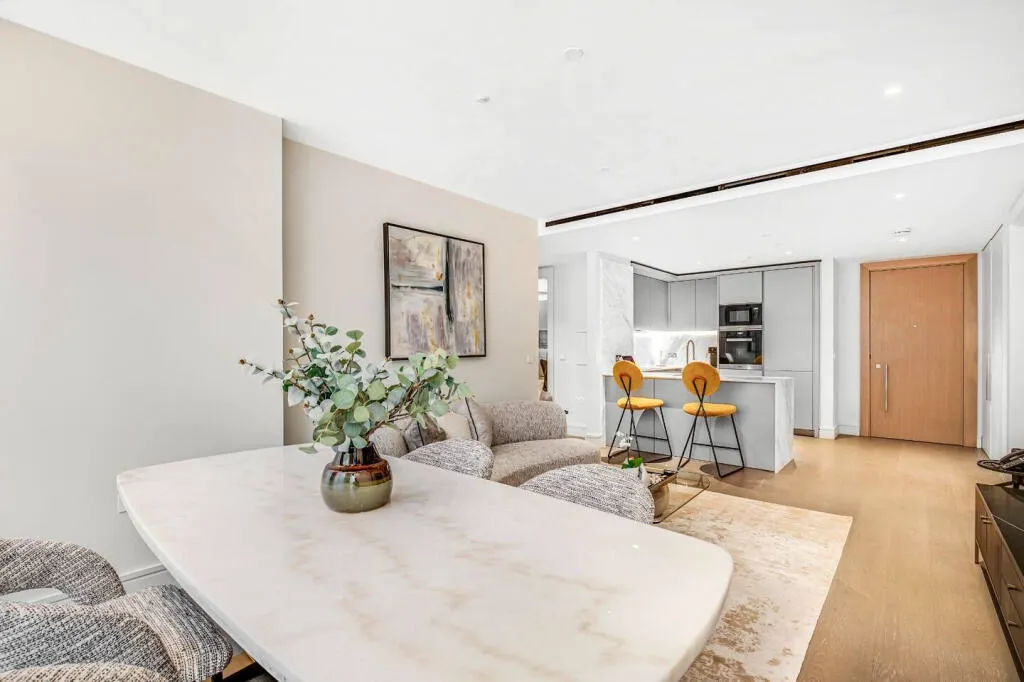 INVESTMENT - A Leasehold Two Bedroom Flat Located on the 36th floor of the iconic One Bishopsgate Plaza
