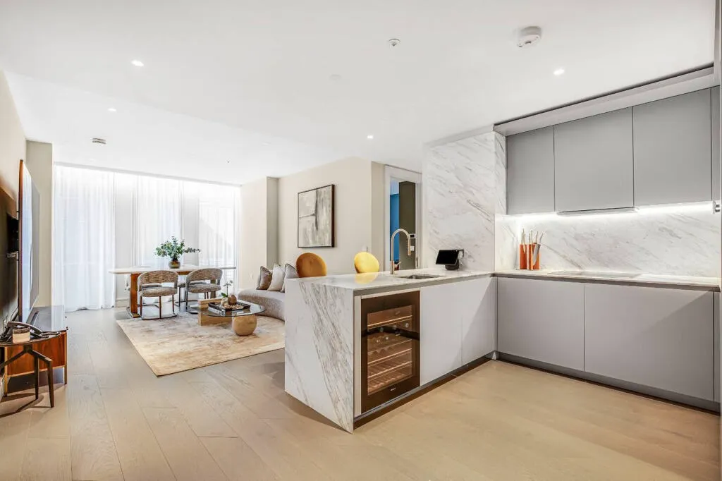 INVESTMENT - A Leasehold Two Bedroom Flat Located on the 36th floor of the iconic One Bishopsgate Plaza