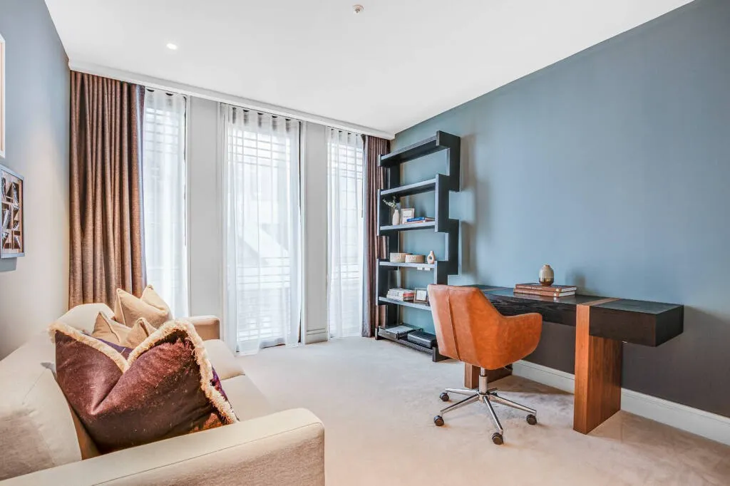 INVESTMENT - A Leasehold Two Bedroom Flat Located on the 36th floor of the iconic One Bishopsgate Plaza
