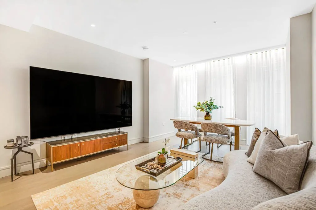 INVESTMENT - A Leasehold Two Bedroom Flat Located on the 36th floor of the iconic One Bishopsgate Plaza