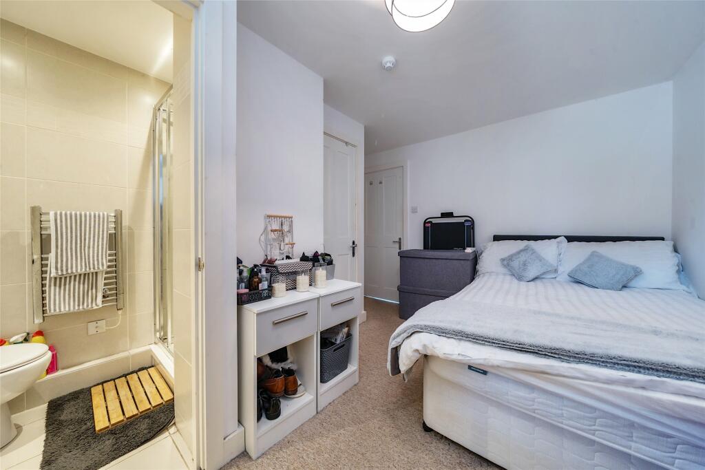 4 bed Town House