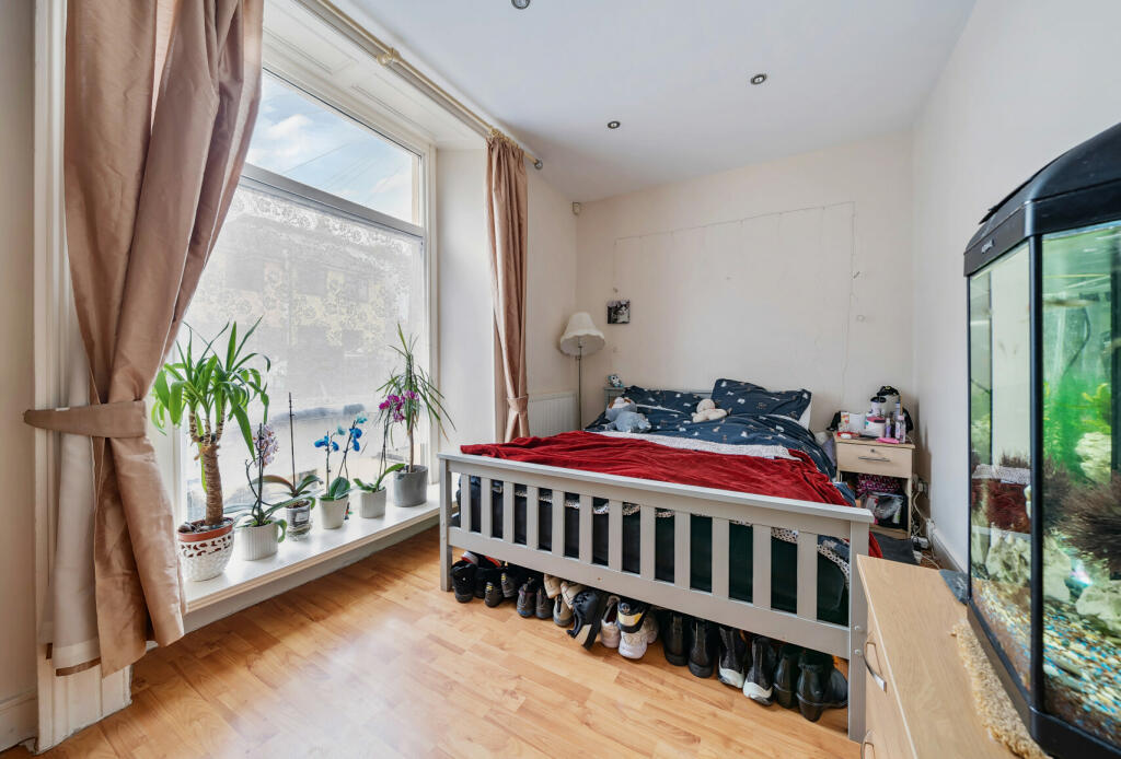 1 bed Ground Flat