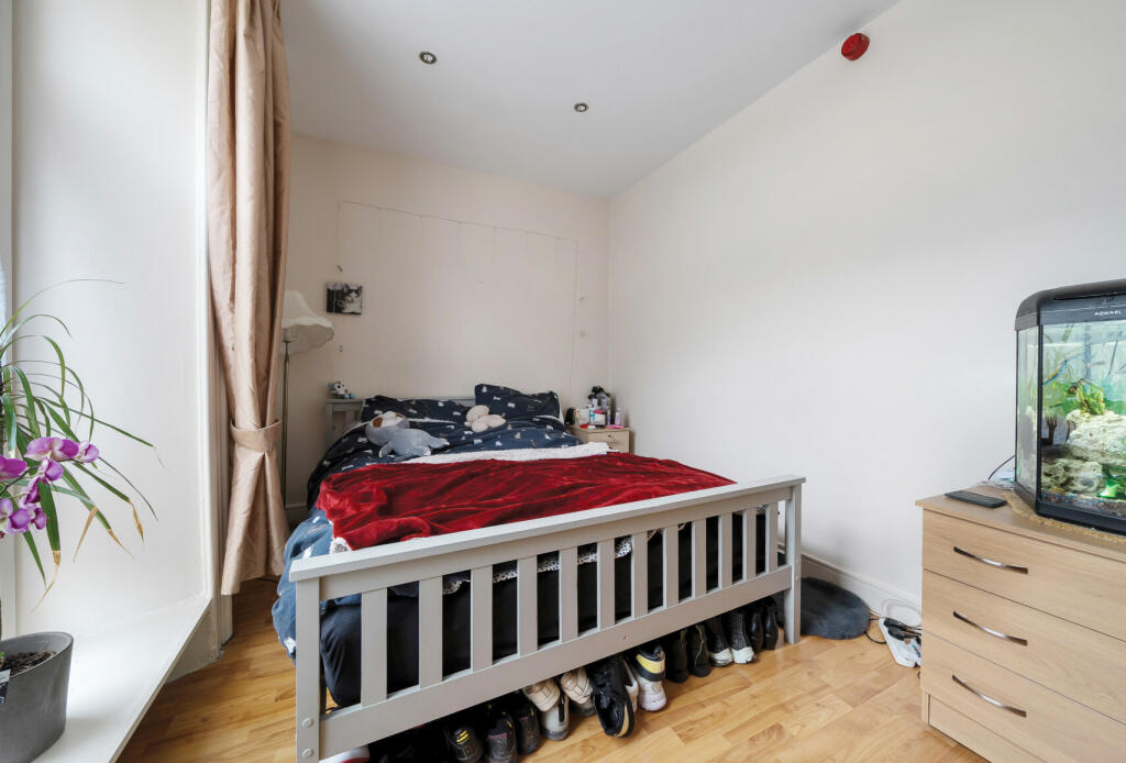 1 bed Ground Flat