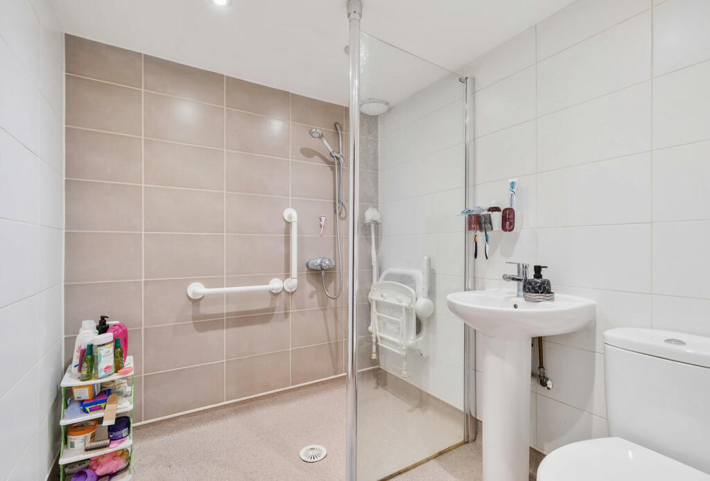 1 bed Ground Flat