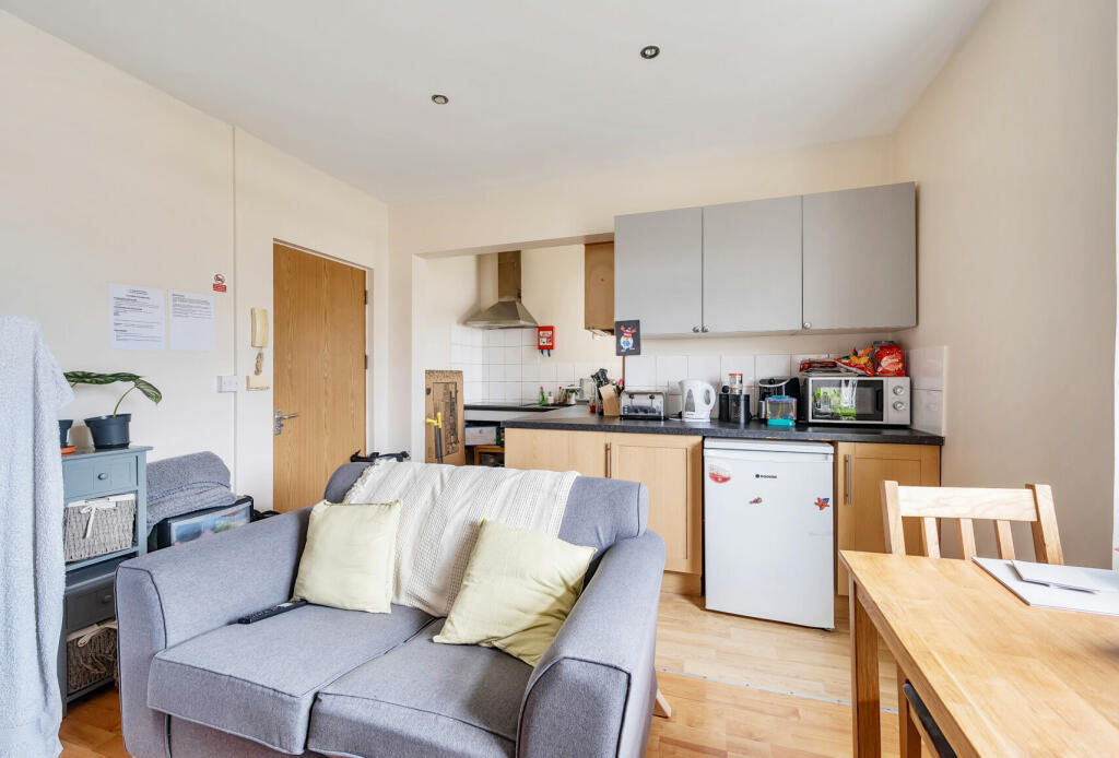 1 bed Ground Flat