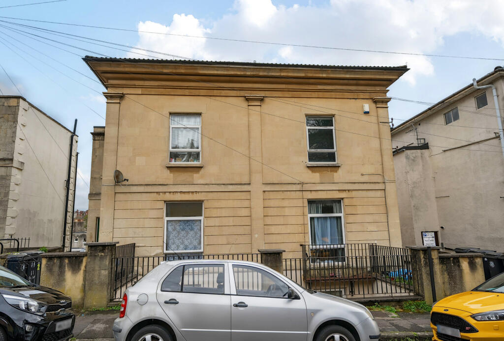 1 bed Ground Flat