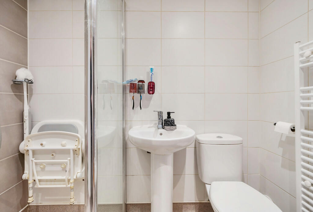 1 bed Ground Flat