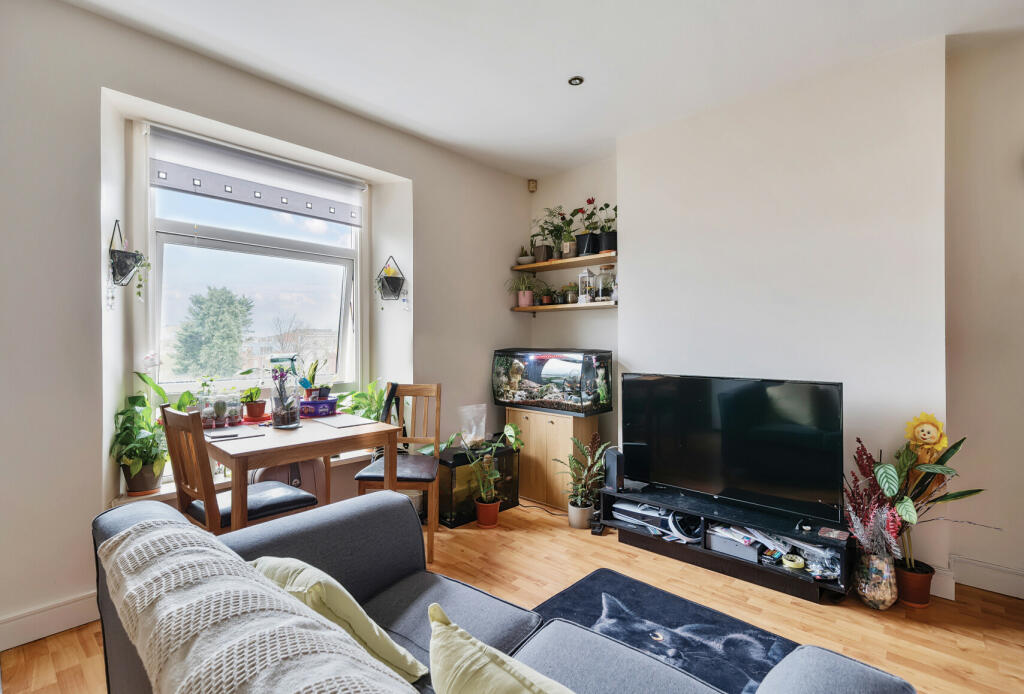 1 bed Ground Flat