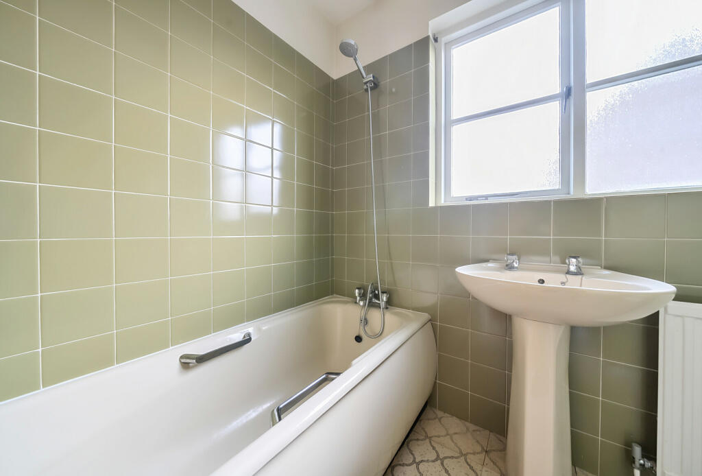 4 bed Semi-Detached