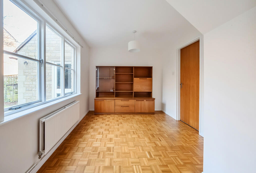 4 bed Semi-Detached
