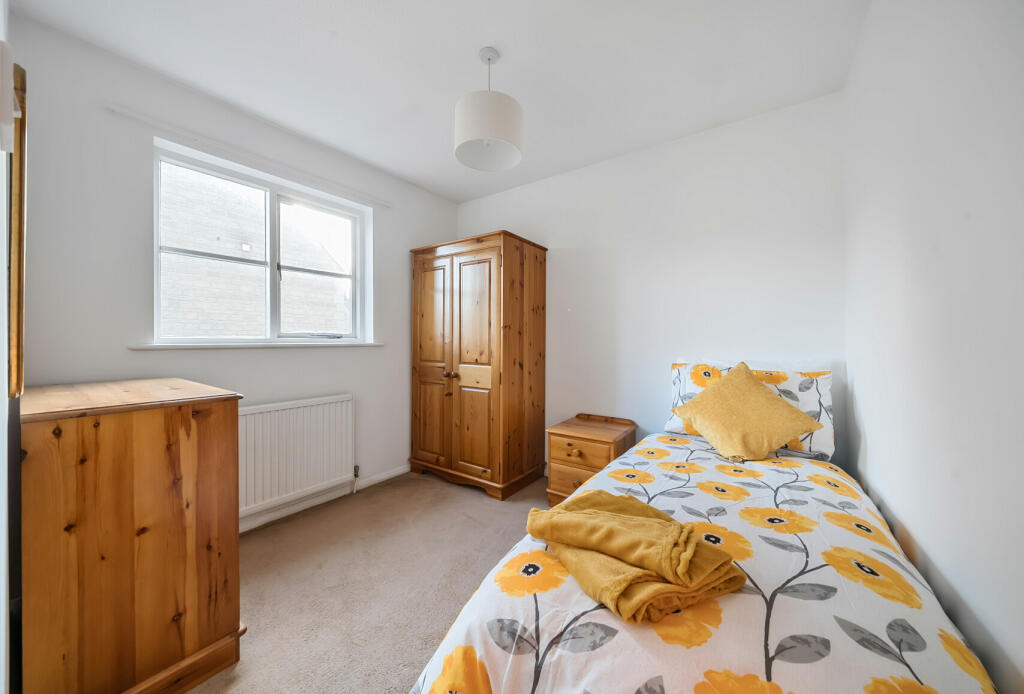 4 bed Semi-Detached