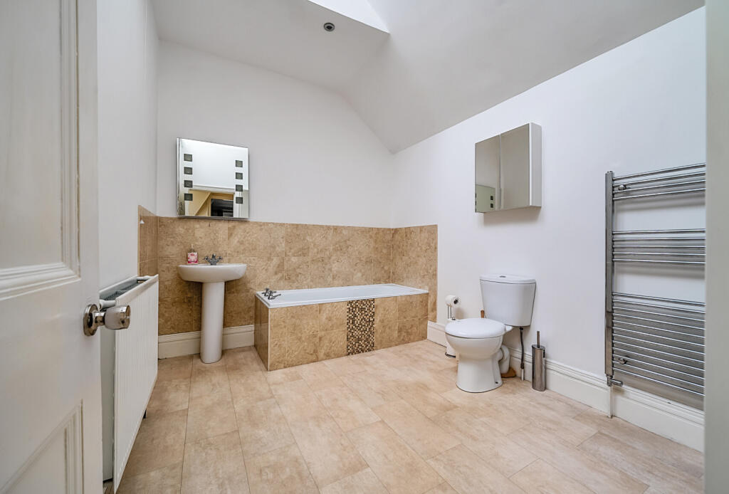 3 bed Maisonette