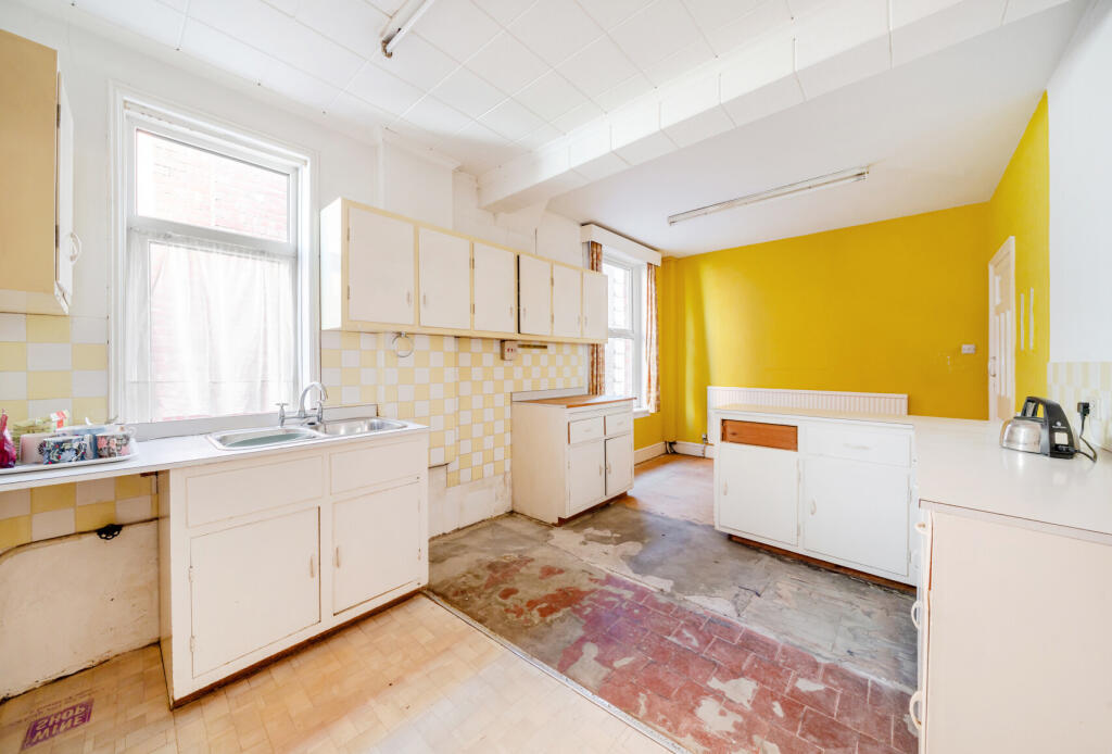 4 bed Semi-Detached
