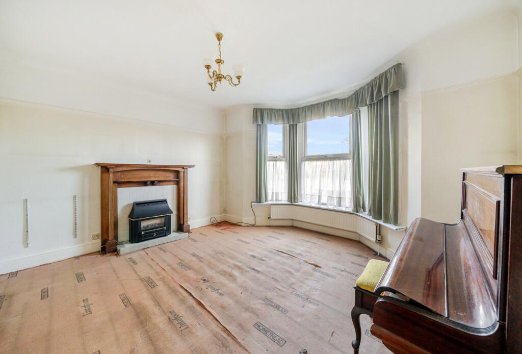 4 bed Semi-Detached